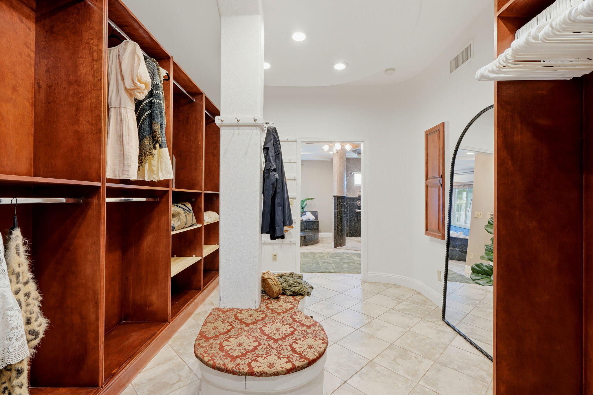 1203 N Tommy Ct, Visalia, CA 93291