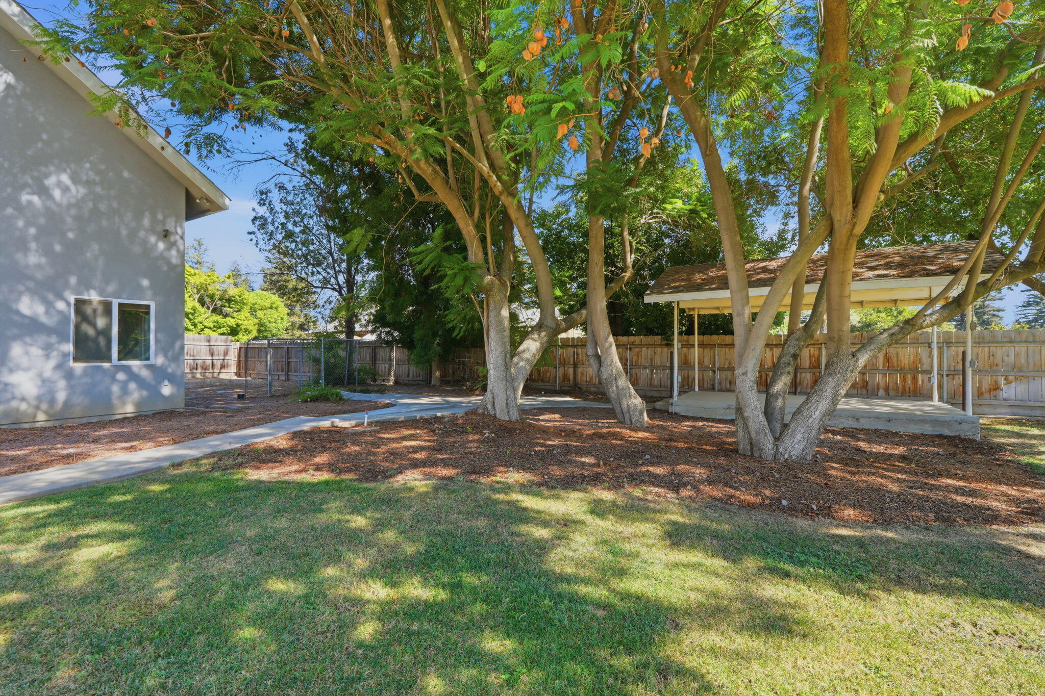 1203 N Tommy Ct, Visalia, CA 93291