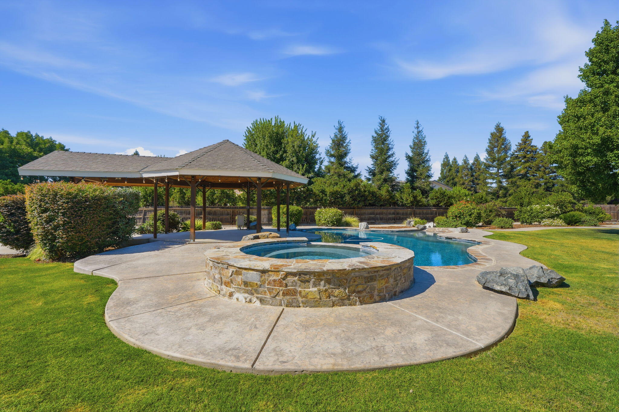1203 N Tommy Ct, Visalia, CA 93291