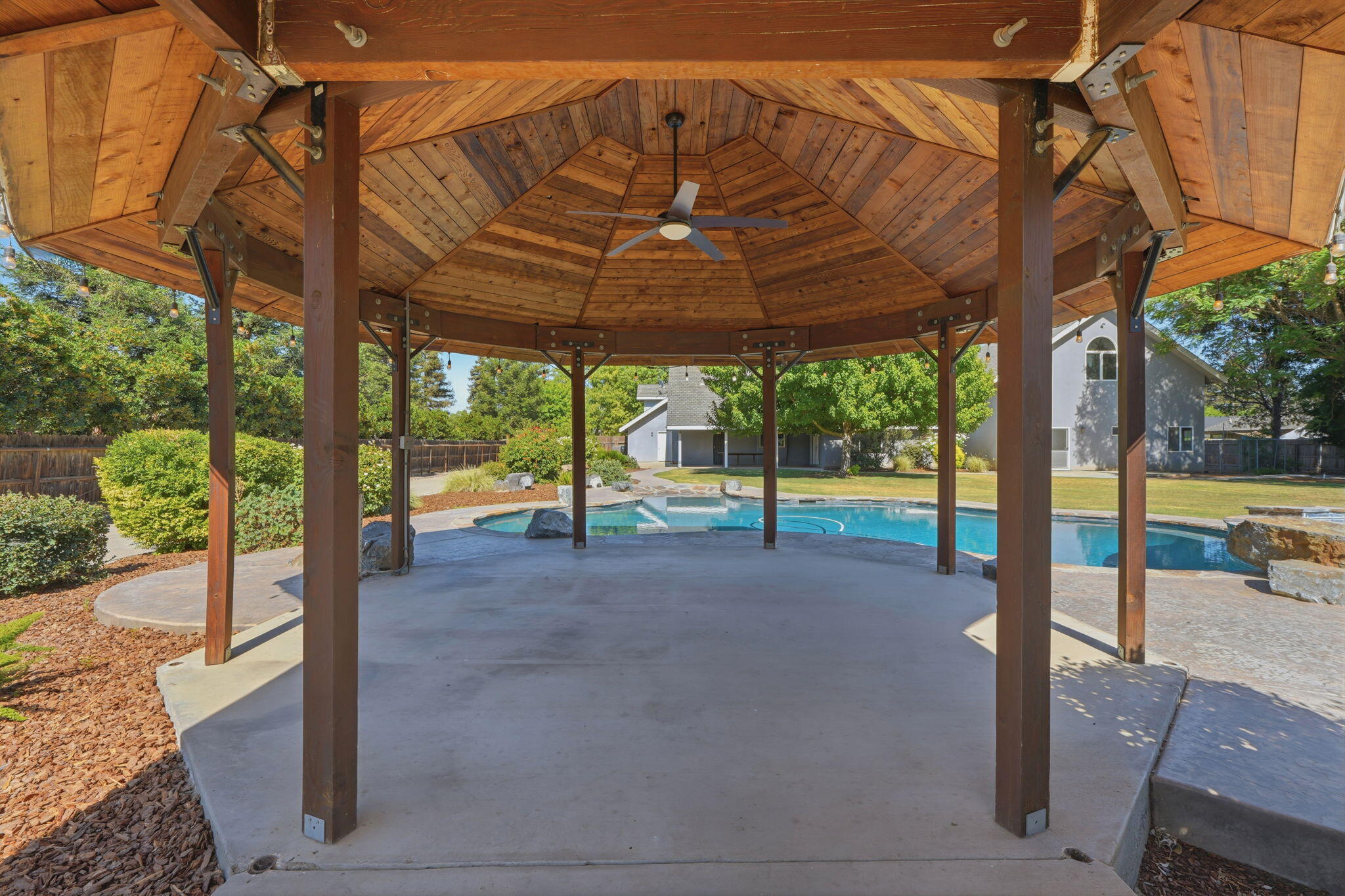 1203 N Tommy Ct, Visalia, CA 93291
