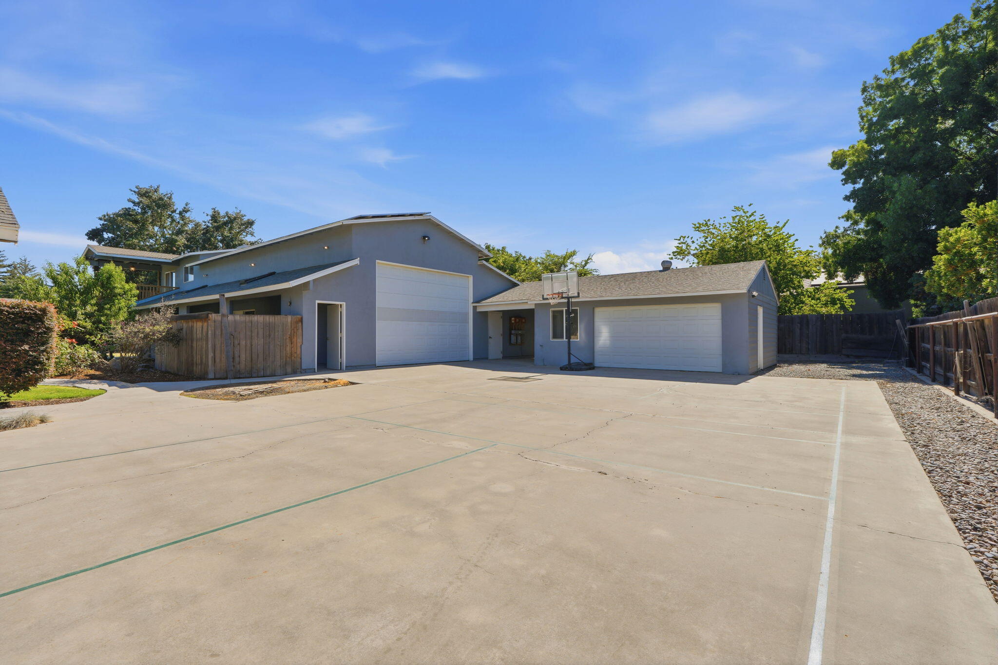 1203 N Tommy Ct, Visalia, CA 93291