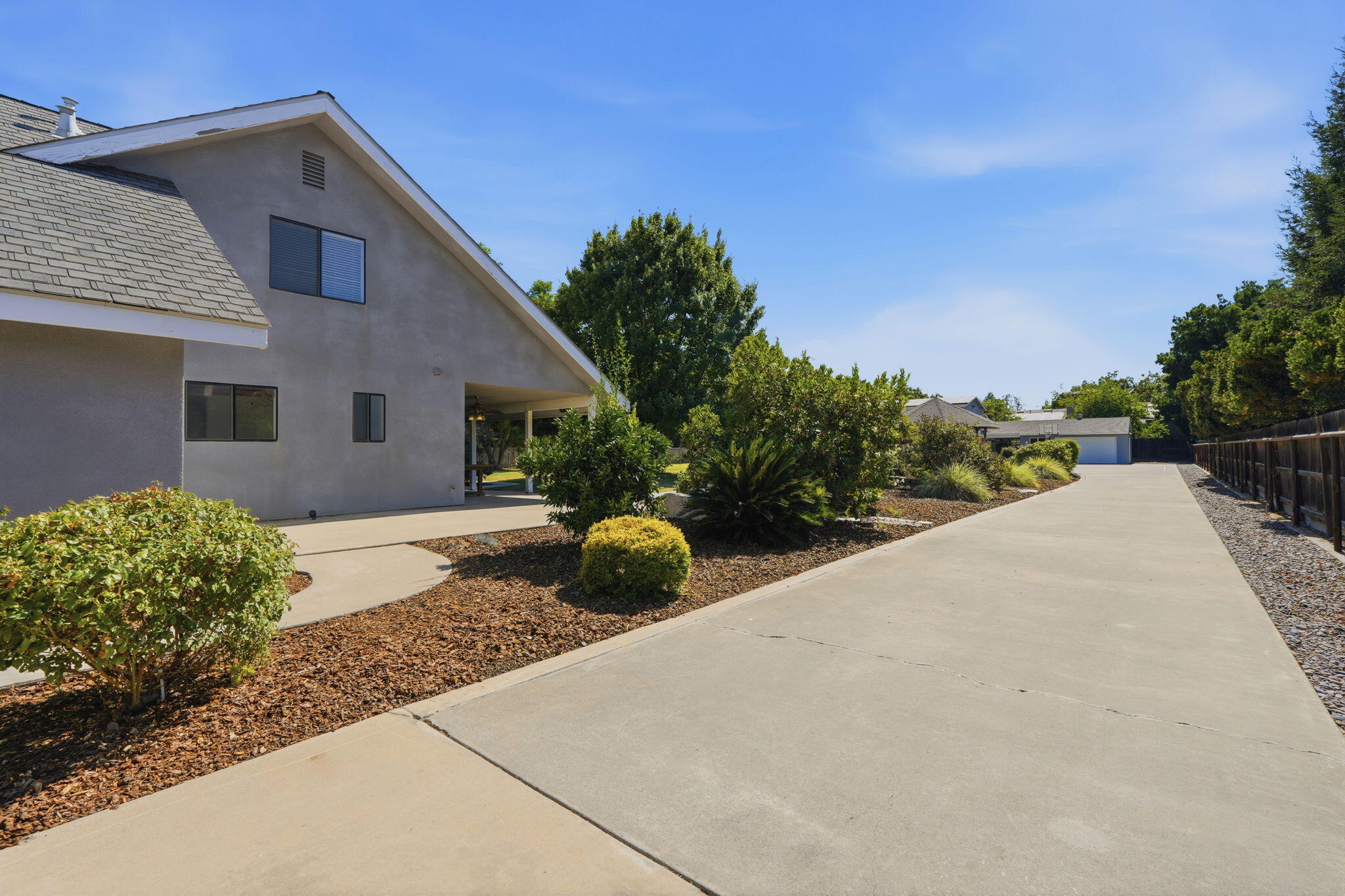 1203 N Tommy Ct, Visalia, CA 93291