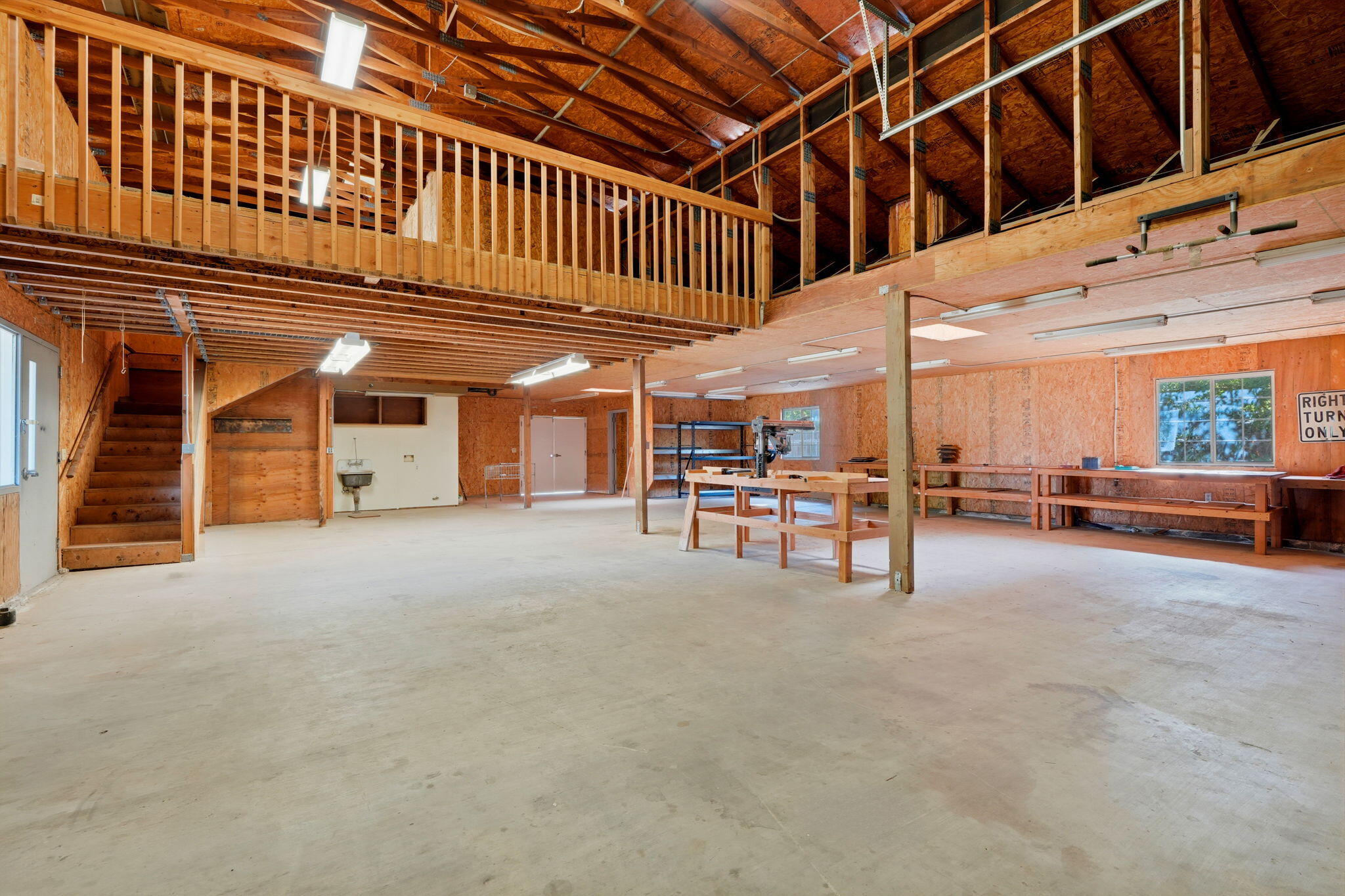 1203 N Tommy Ct, Visalia, CA 93291