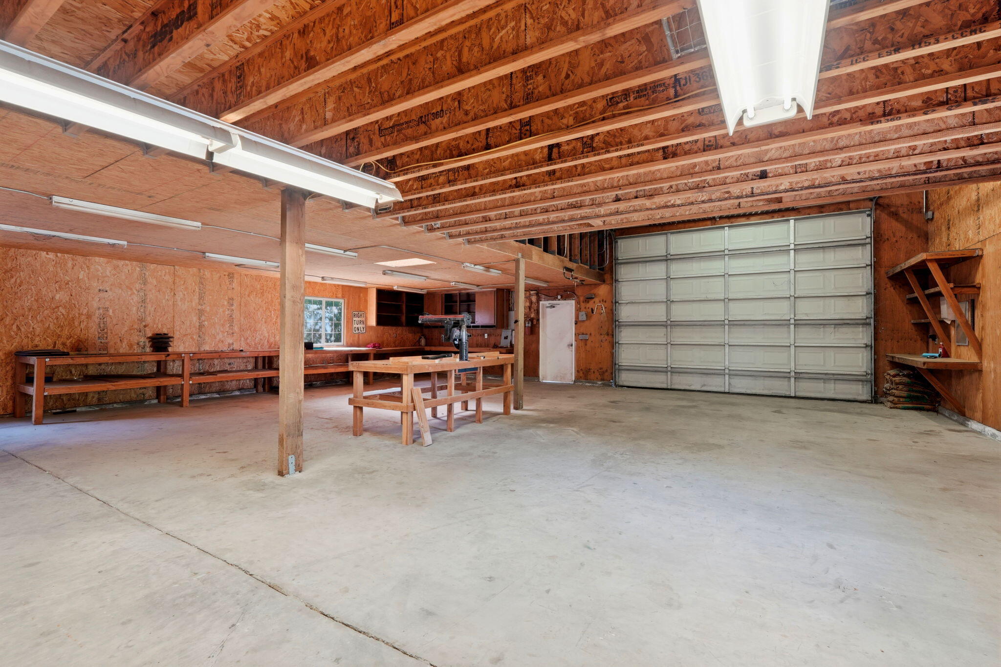 1203 N Tommy Ct, Visalia, CA 93291