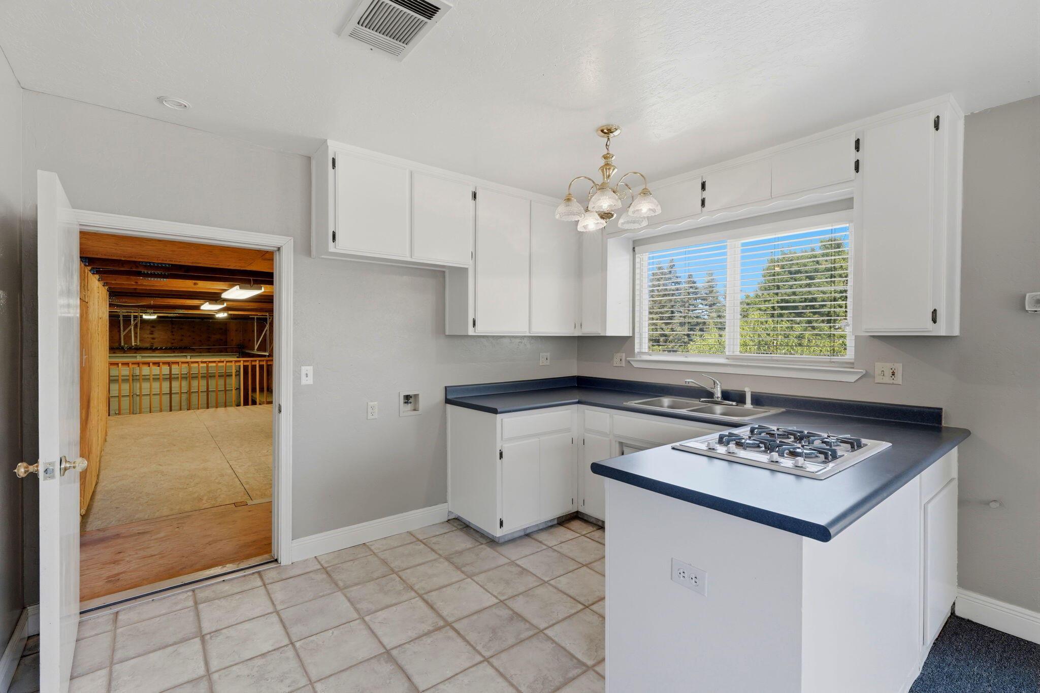 1203 N Tommy Ct, Visalia, CA 93291