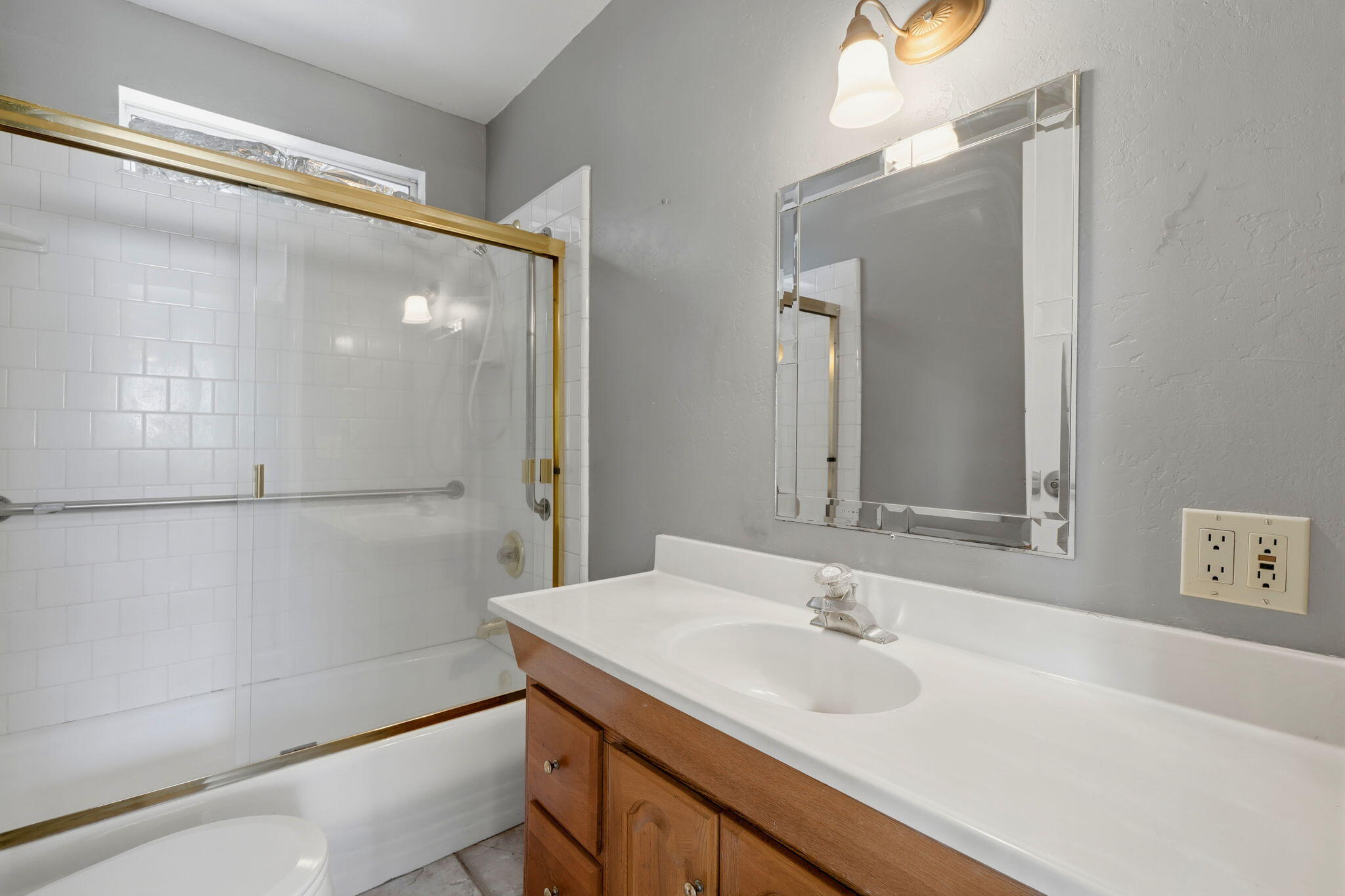 1203 N Tommy Ct, Visalia, CA 93291