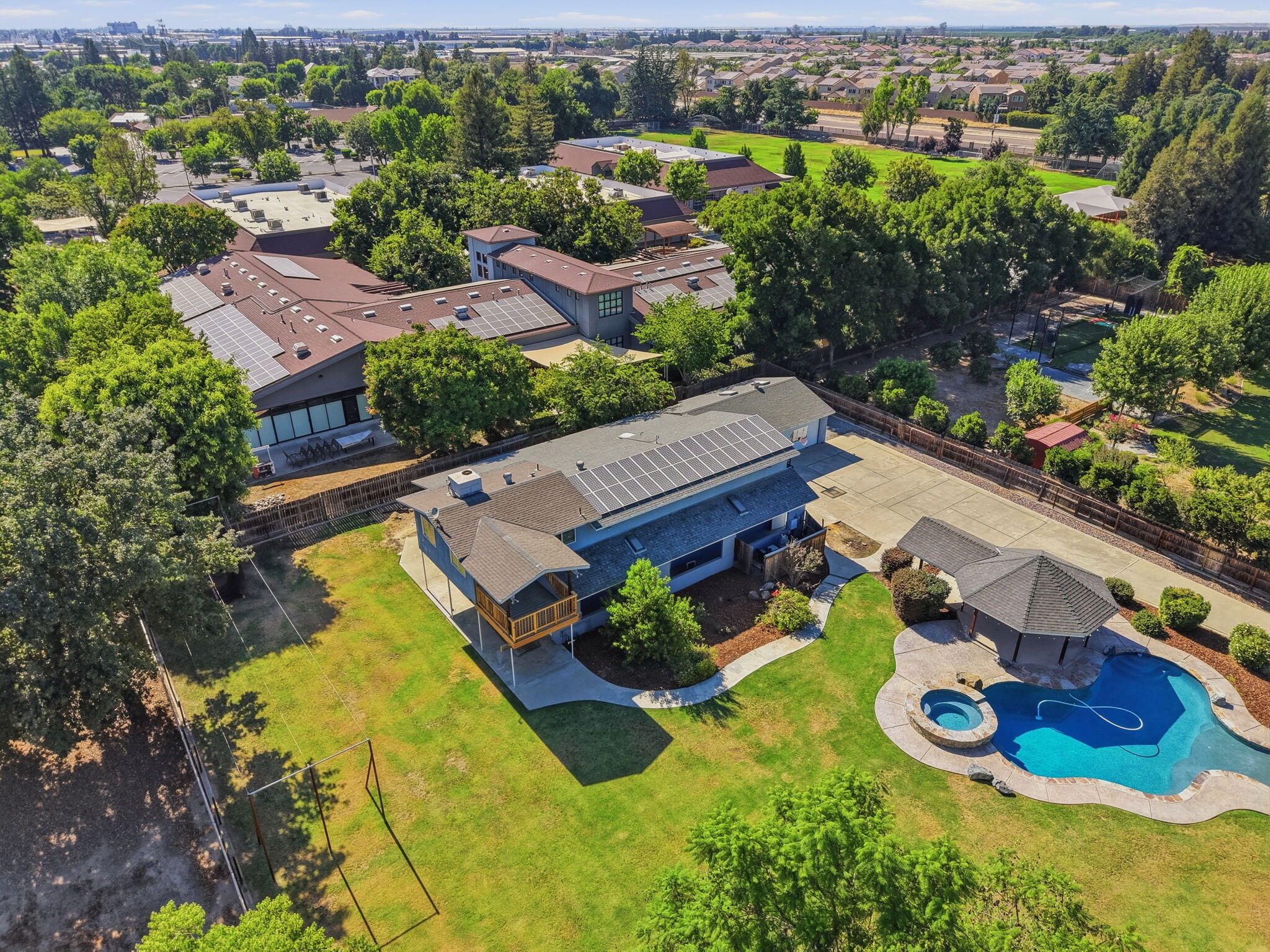 1203 N Tommy Ct, Visalia, CA 93291