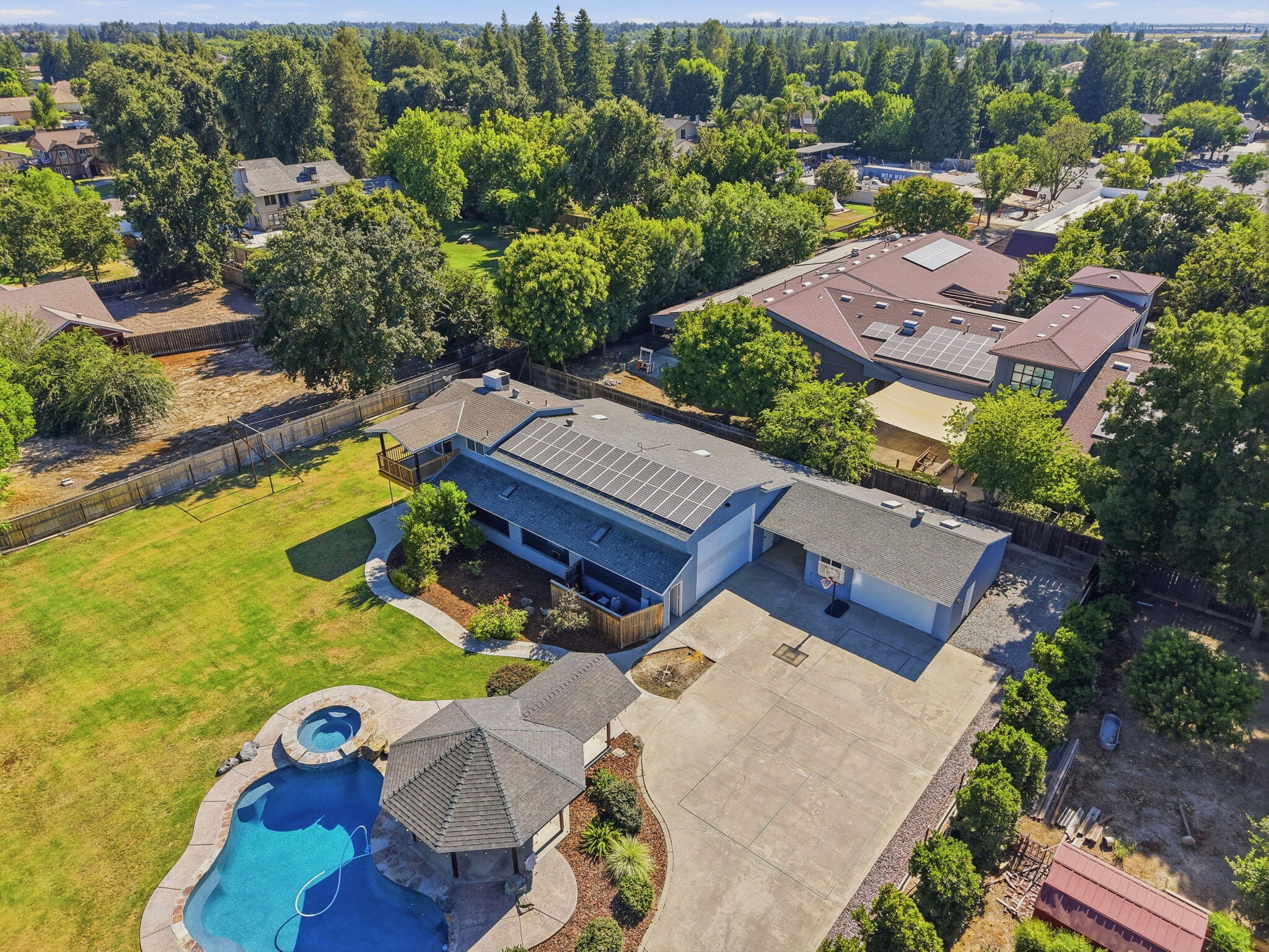 1203 N Tommy Ct, Visalia, CA 93291