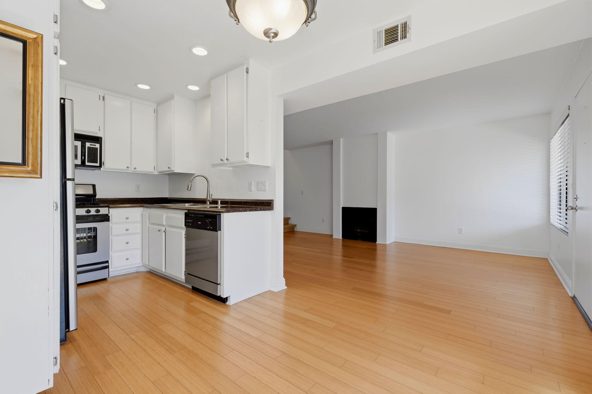 1160 Sumner Pl #C, Santa Maria, CA 93455