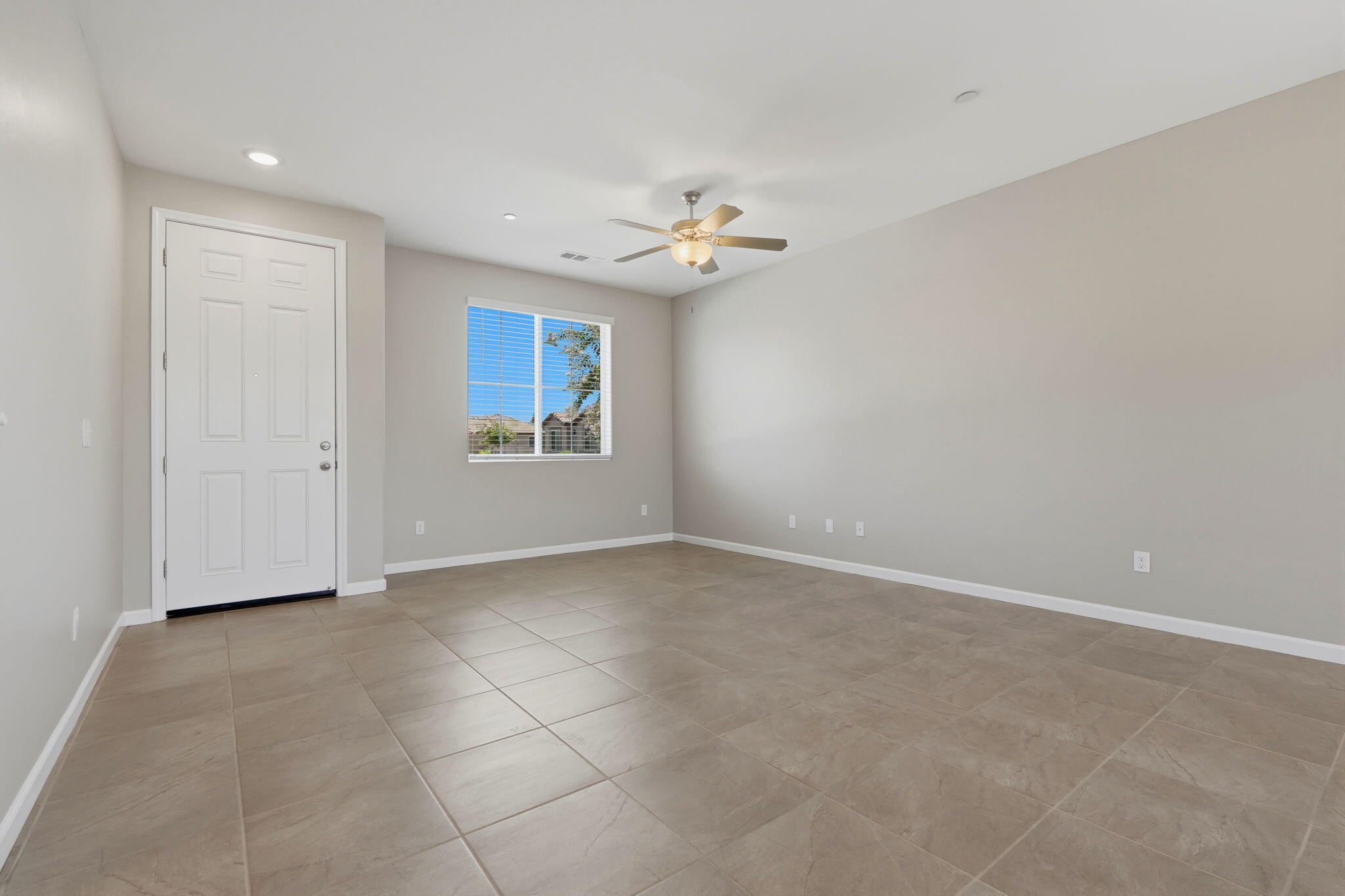 4520 W Flagstaff Ave, Visalia, CA 93291