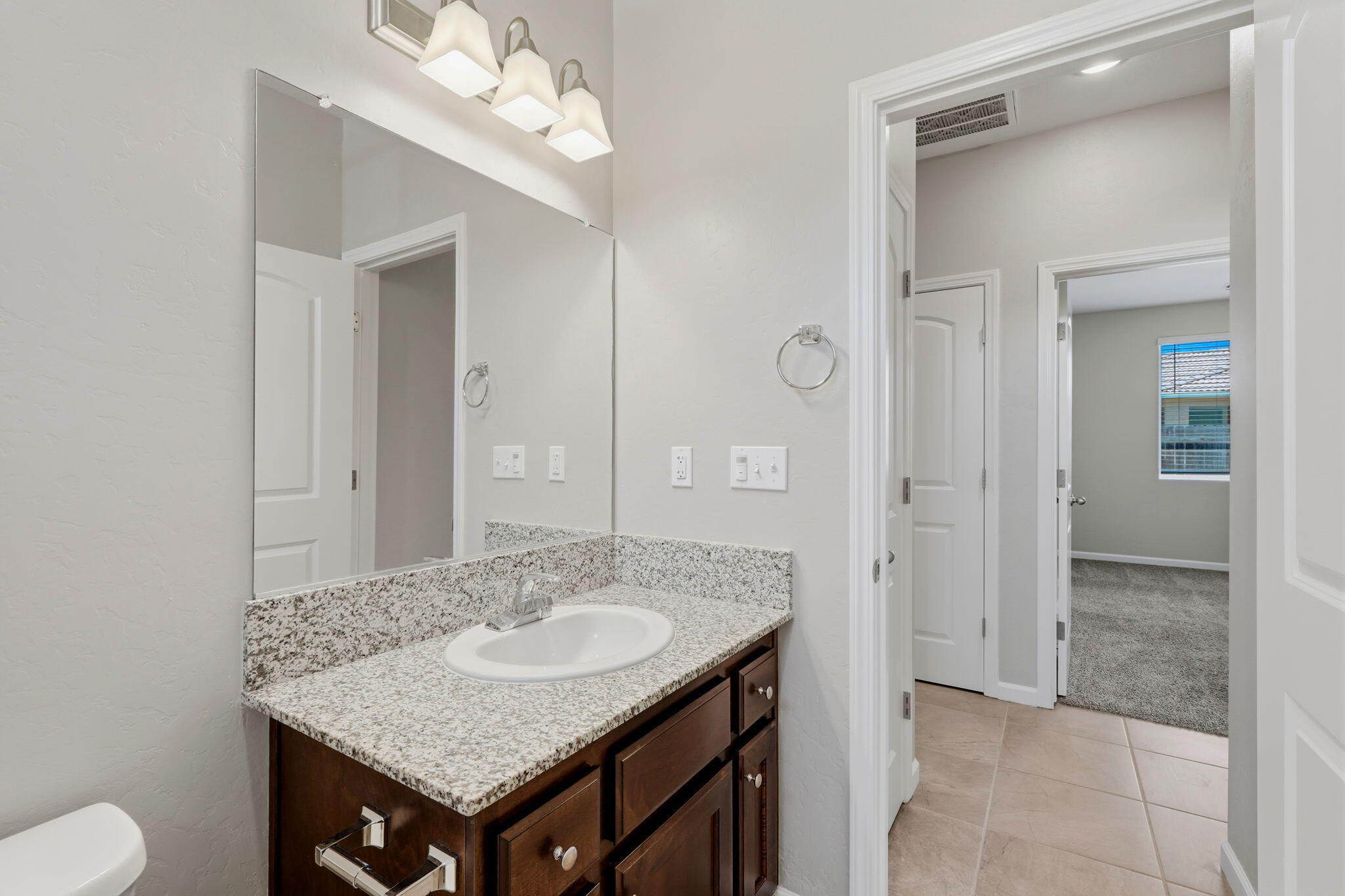 4520 W Flagstaff Ave, Visalia, CA 93291