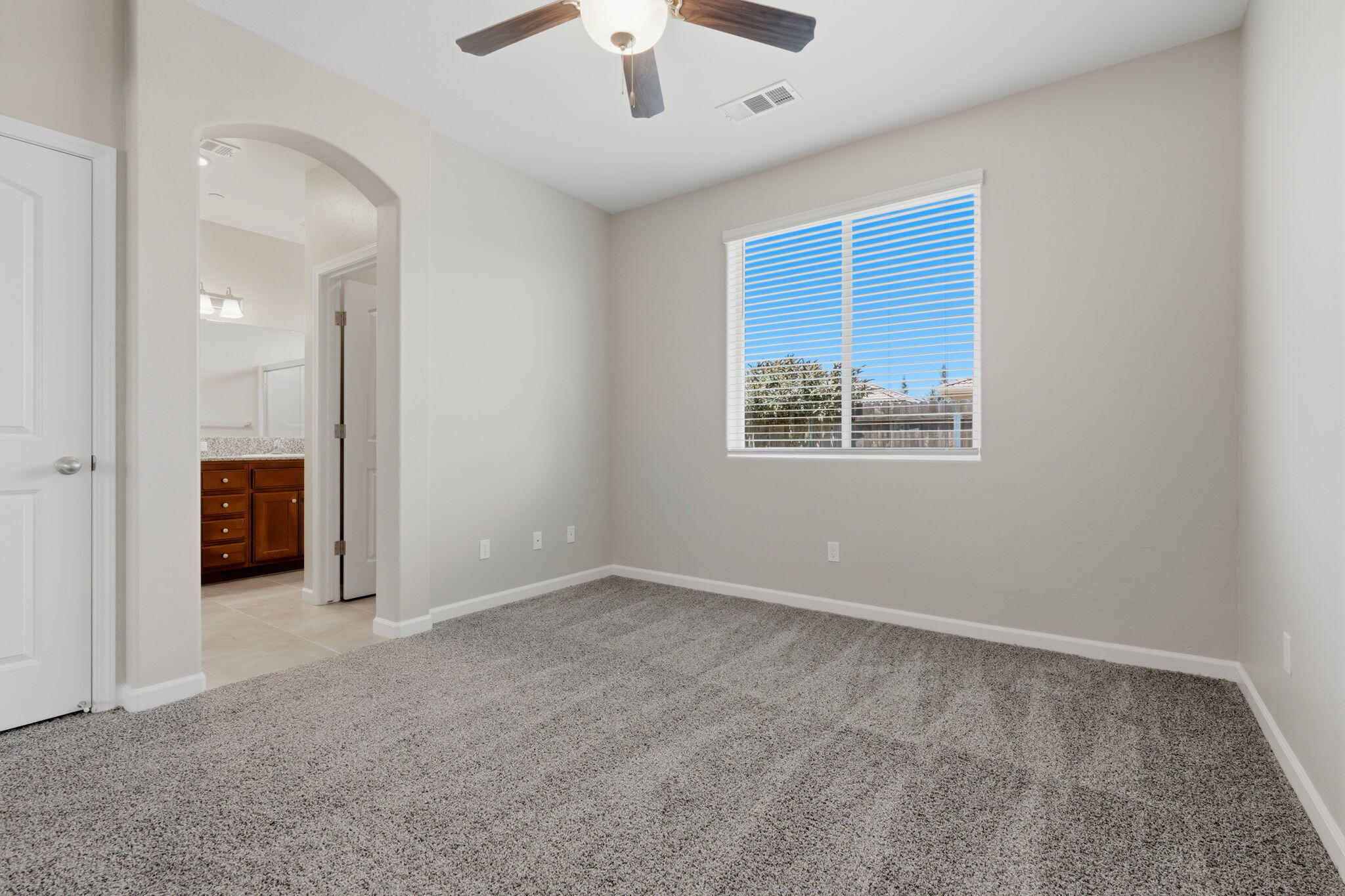 4520 W Flagstaff Ave, Visalia, CA 93291
