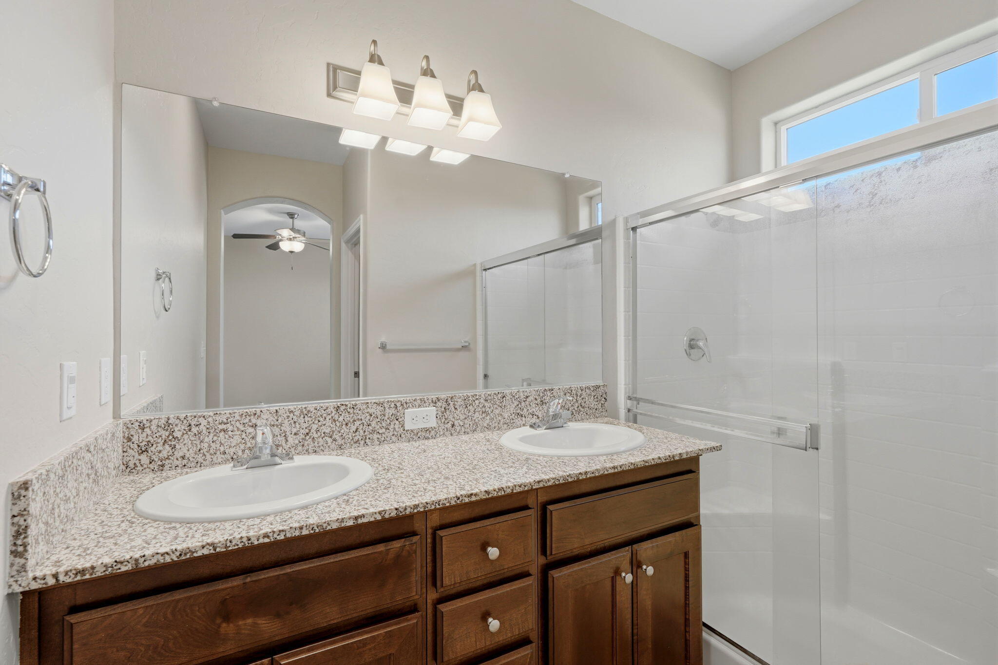 4520 W Flagstaff Ave, Visalia, CA 93291