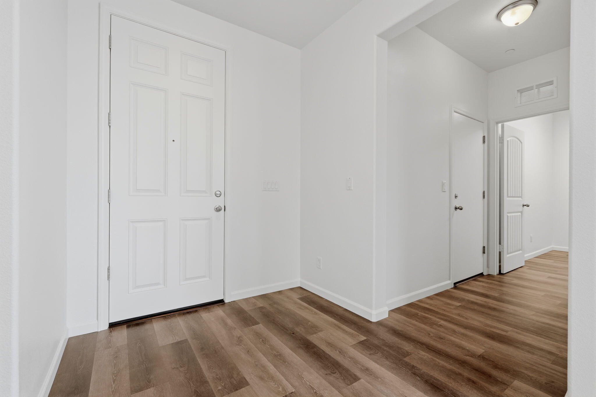 1361 Hoover Way, Hanford, CA 93230