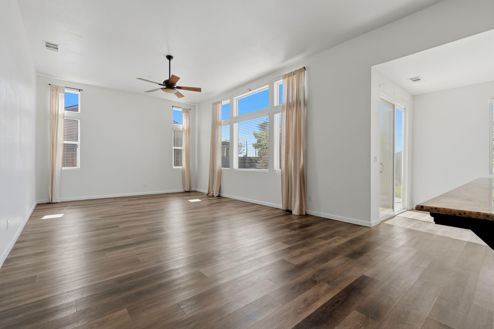 1361 Hoover Way, Hanford, CA 93230