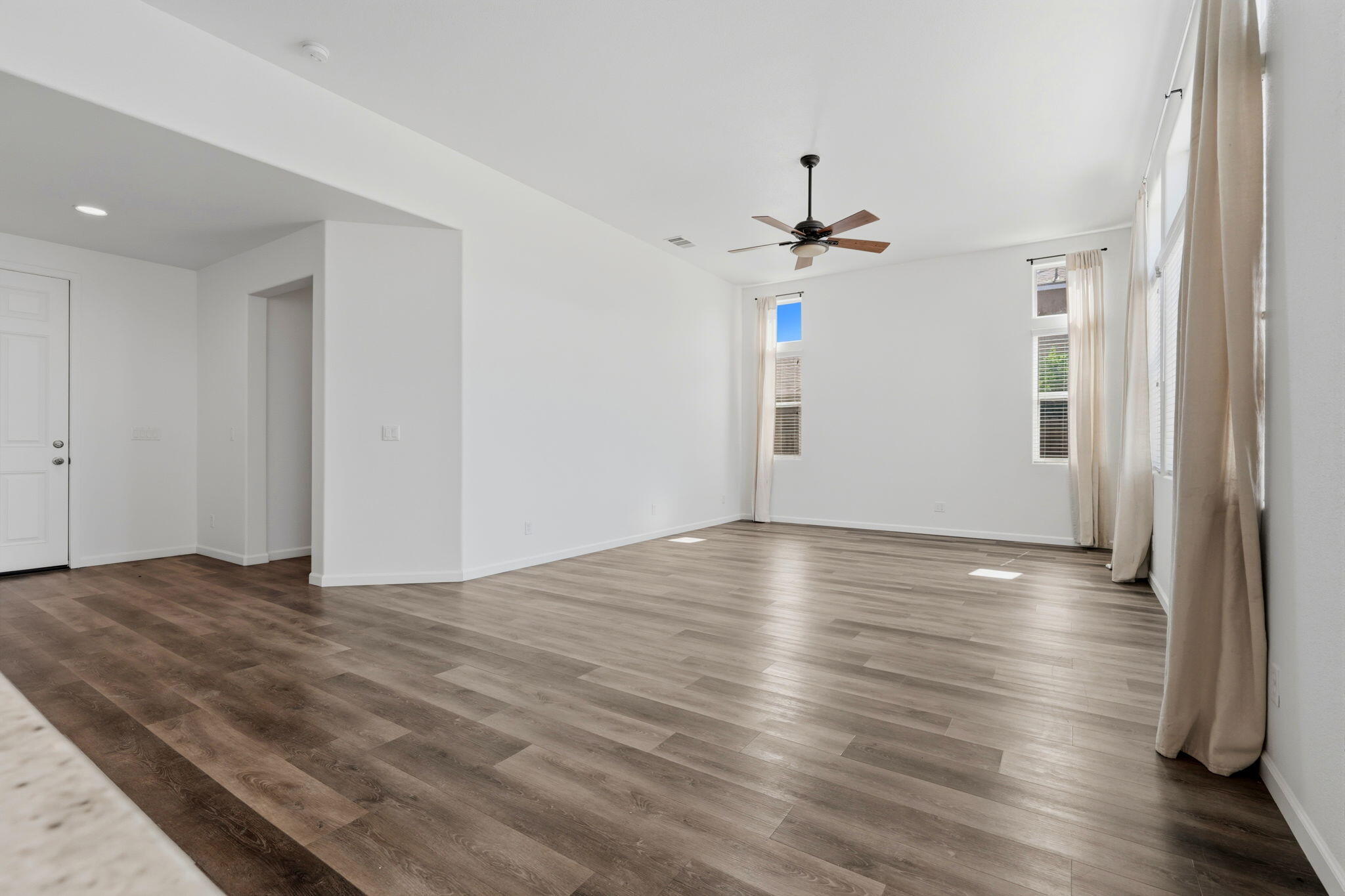 1361 Hoover Way, Hanford, CA 93230
