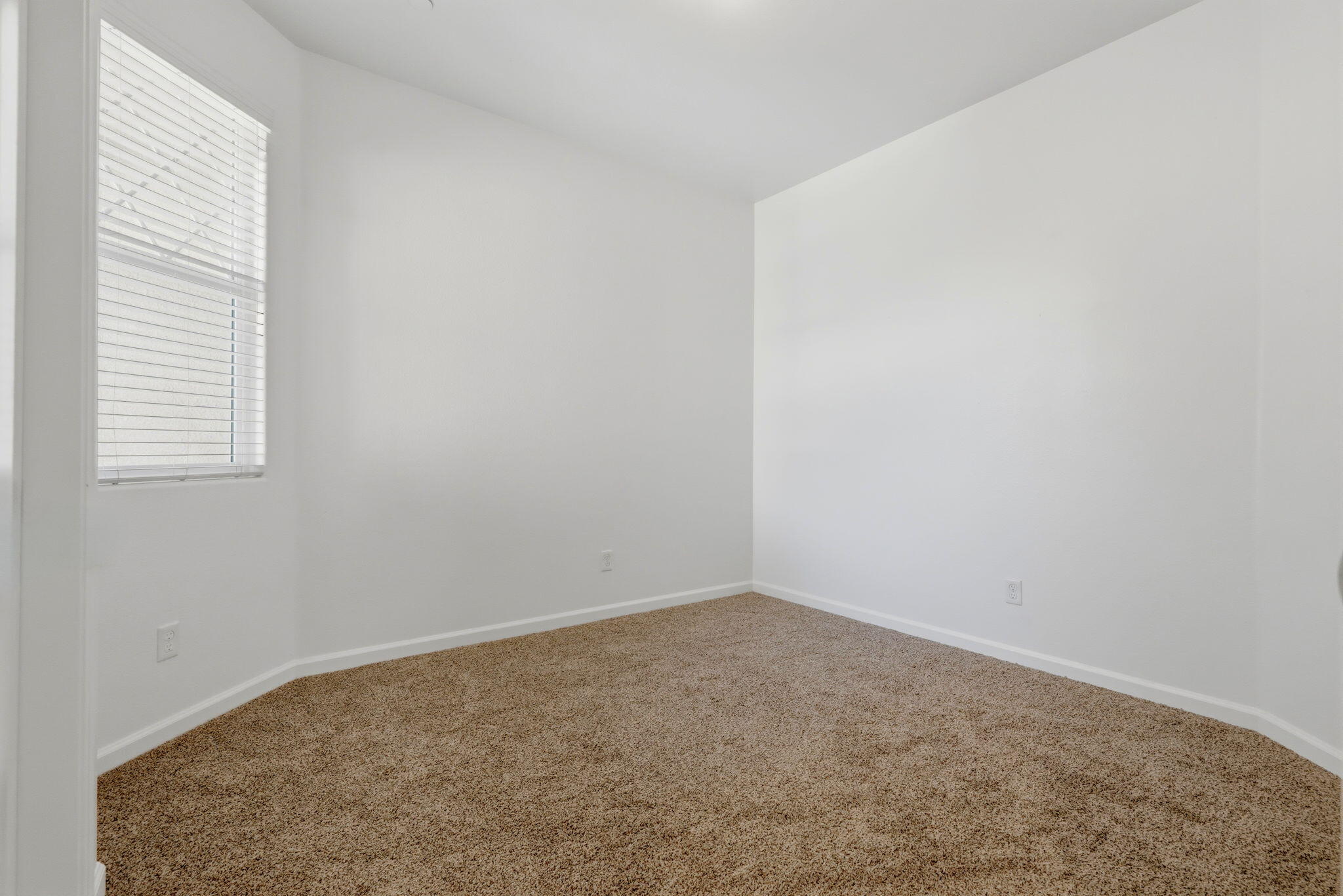 1361 Hoover Way, Hanford, CA 93230