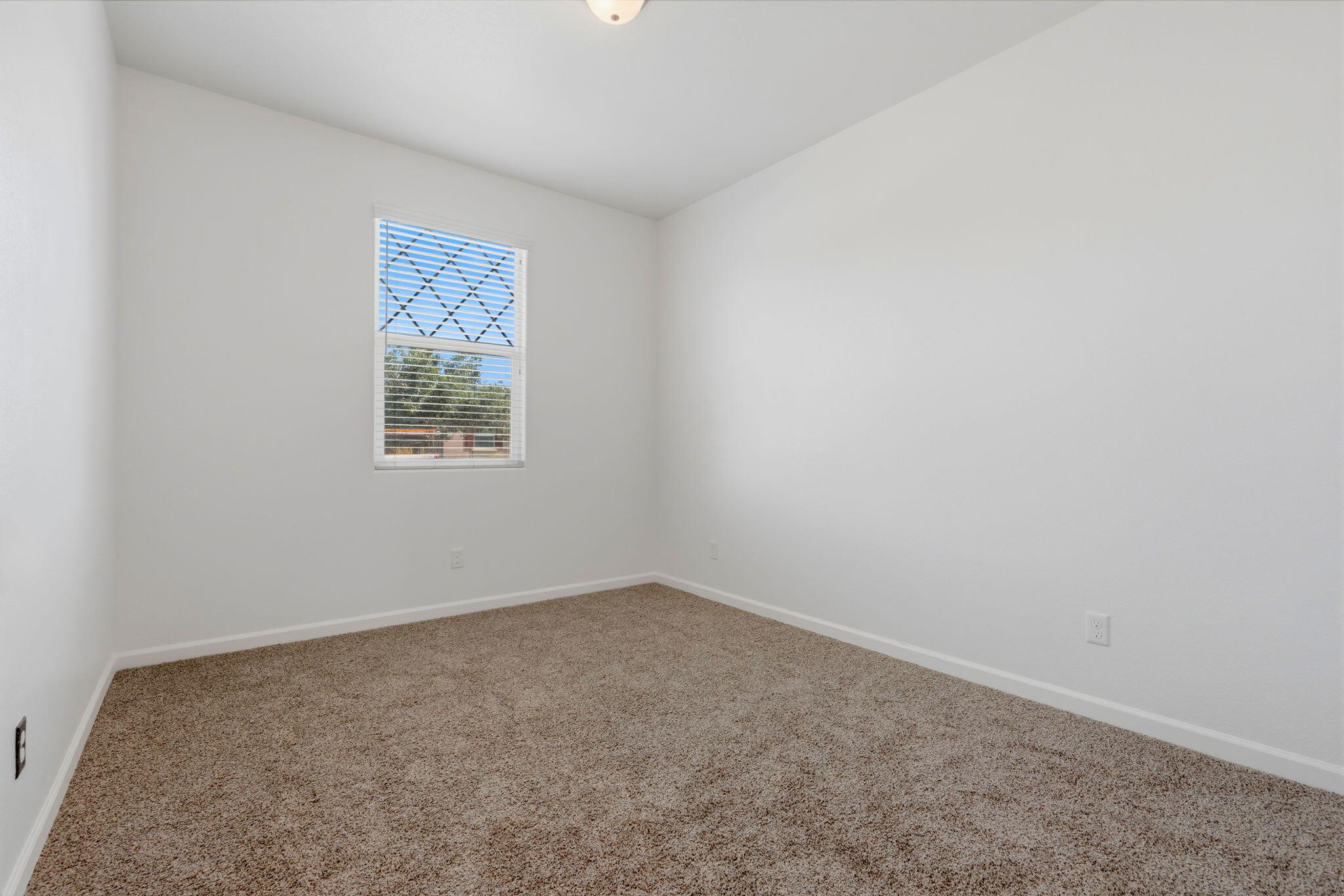 1361 Hoover Way, Hanford, CA 93230