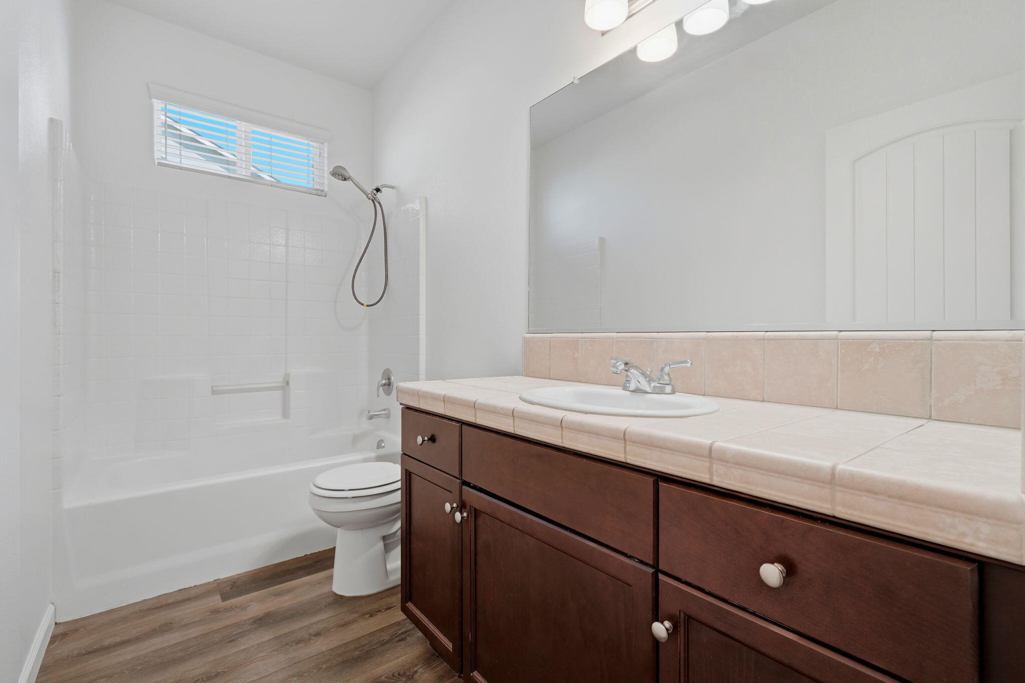1361 Hoover Way, Hanford, CA 93230