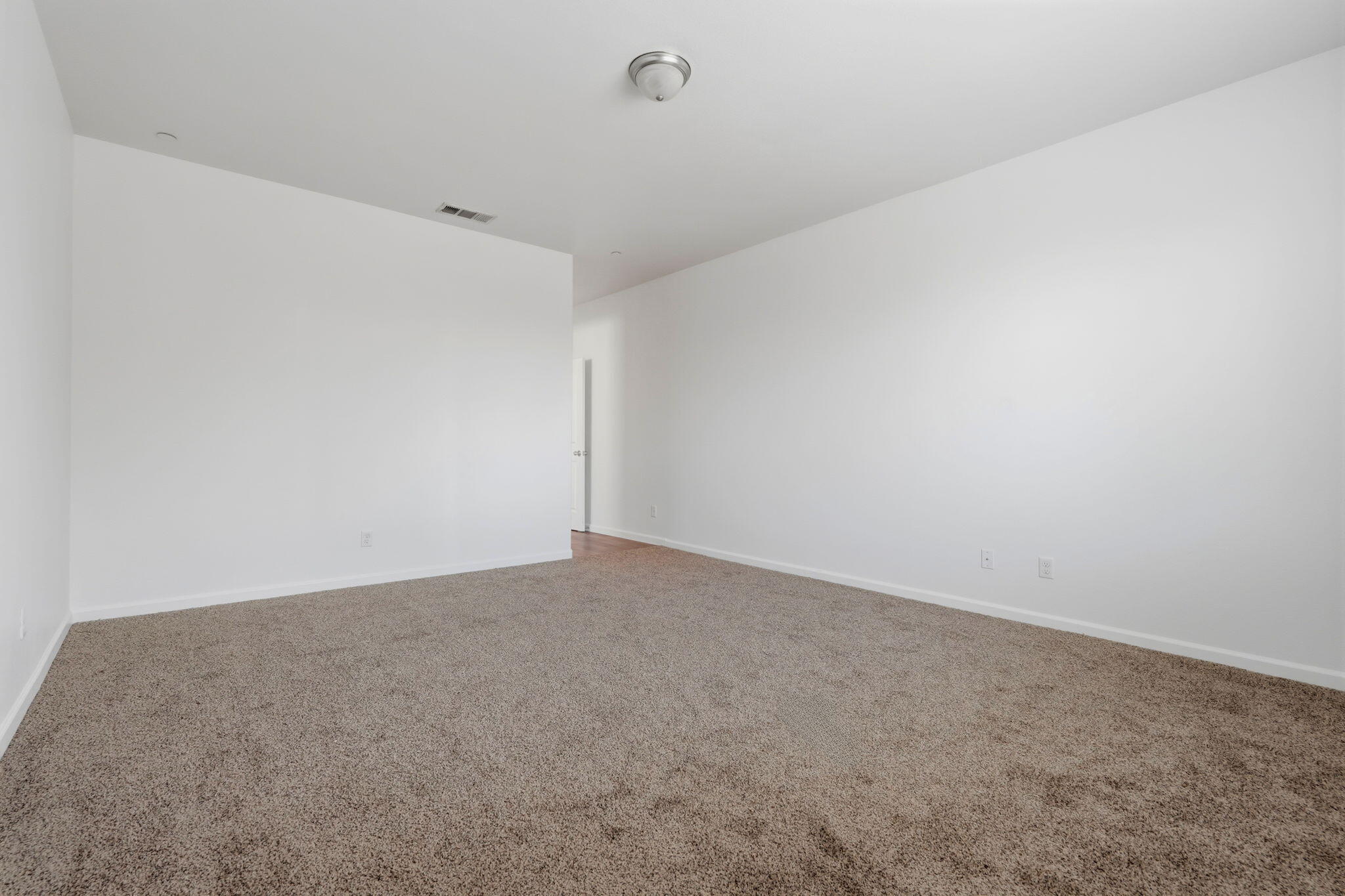 1361 Hoover Way, Hanford, CA 93230