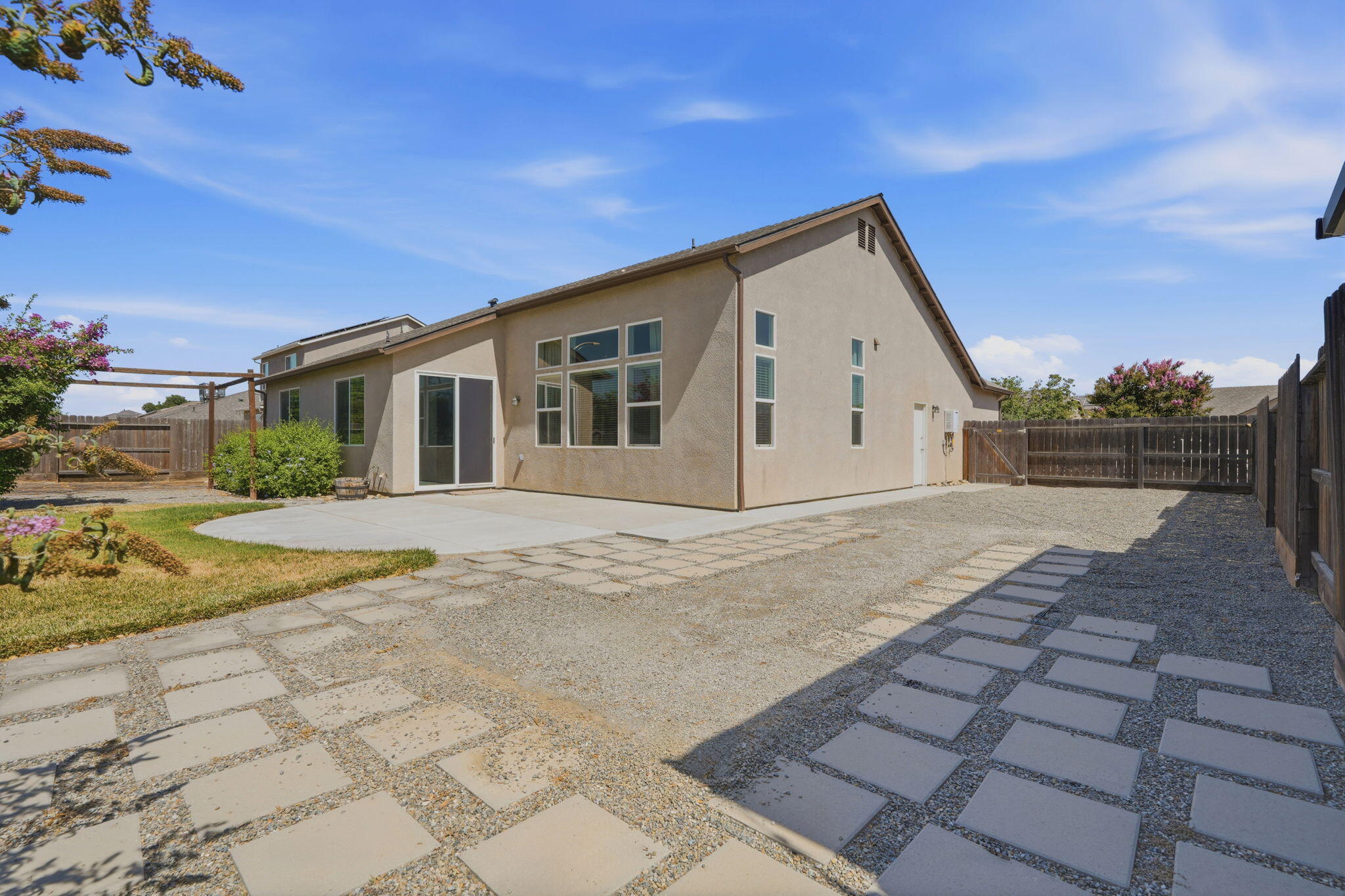 1361 Hoover Way, Hanford, CA 93230