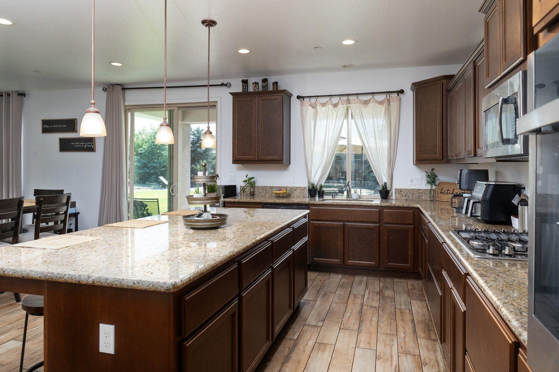 1140 Ridge Creek Estates Way, Dinuba, CA 93618