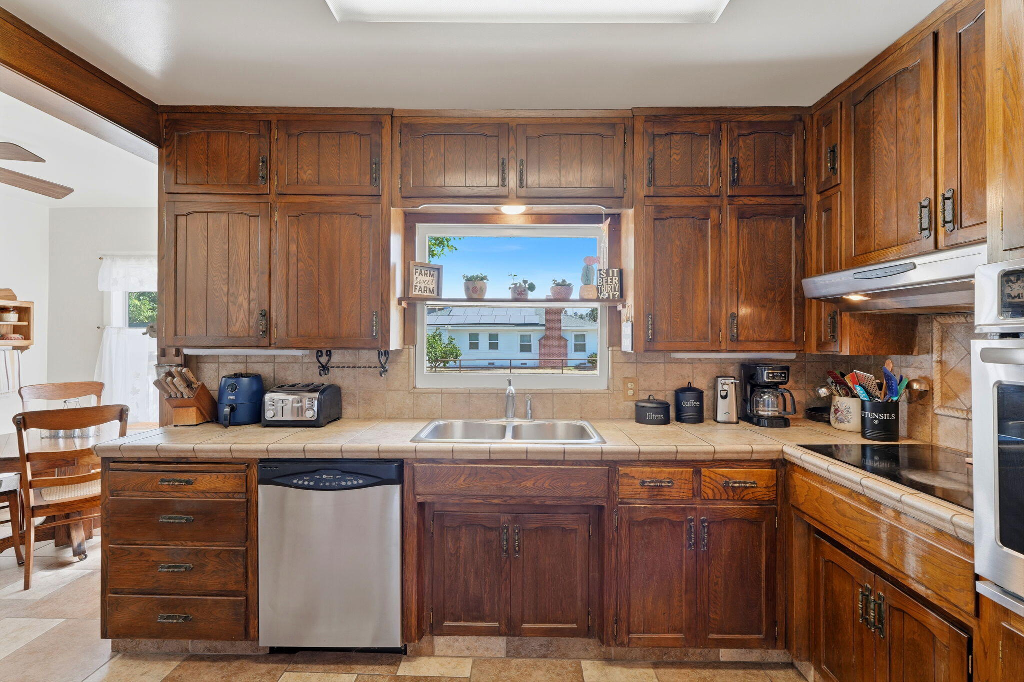 763 N G St, Porterville, CA 93257