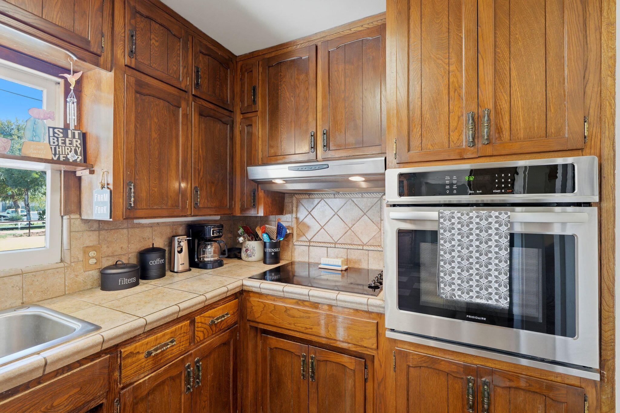 763 N G St, Porterville, CA 93257