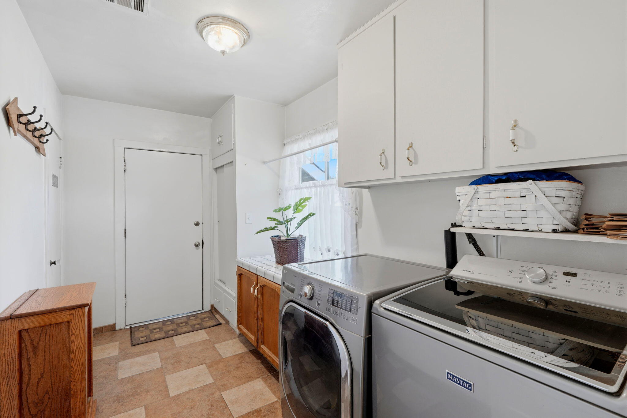 763 N G St, Porterville, CA 93257