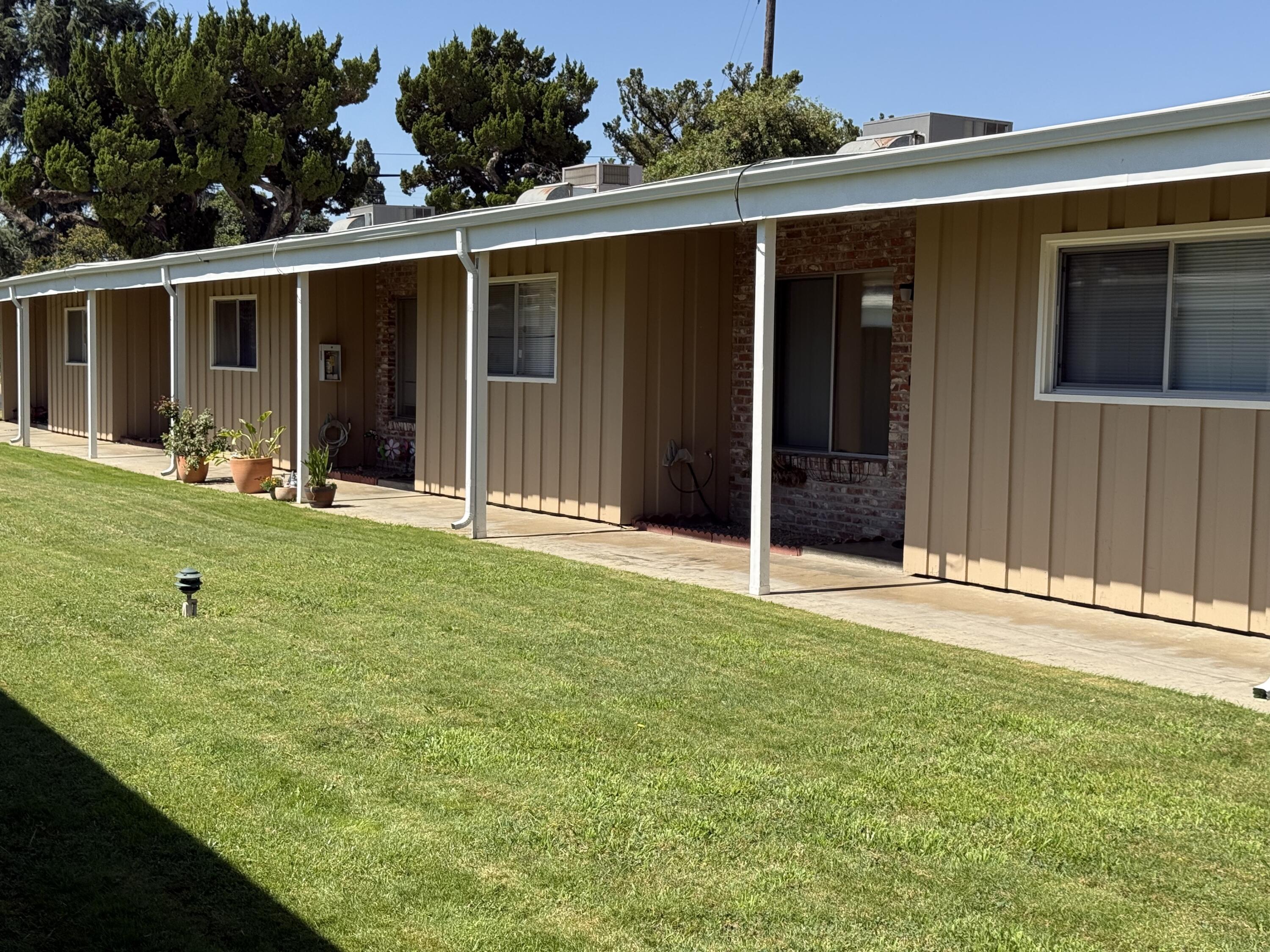 1220 W Tulare Ave, Visalia, CA 93277