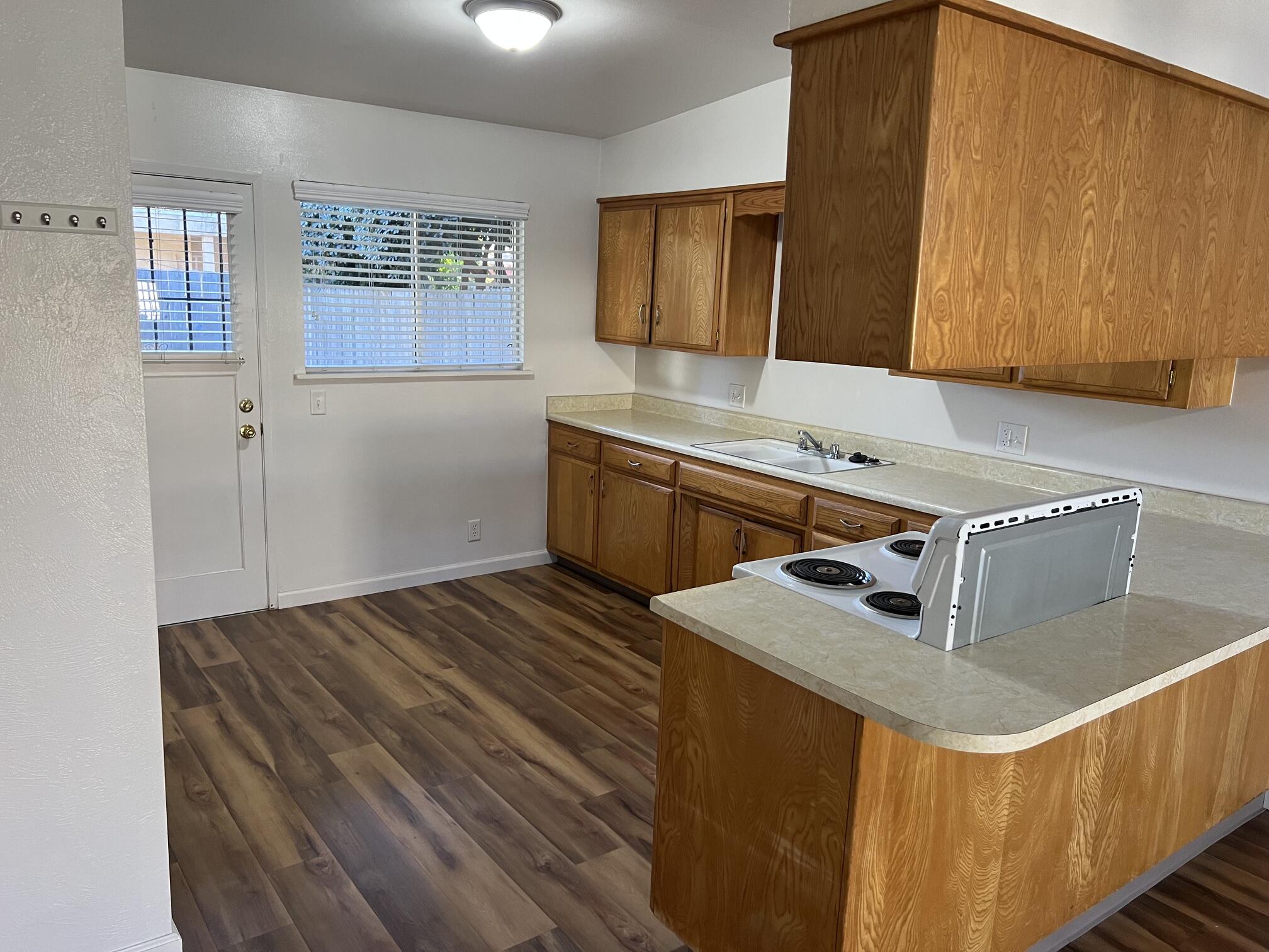 1220 W Tulare Ave, Visalia, CA 93277