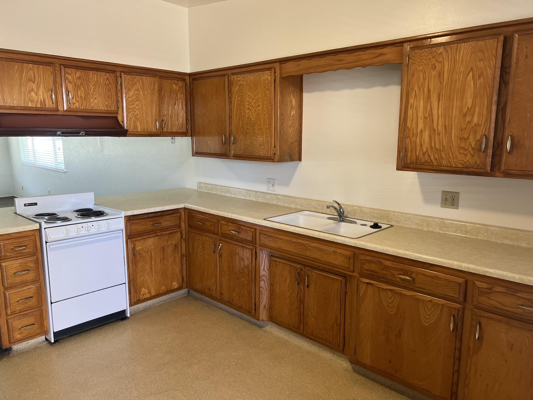 1220 W Tulare Ave, Visalia, CA 93277