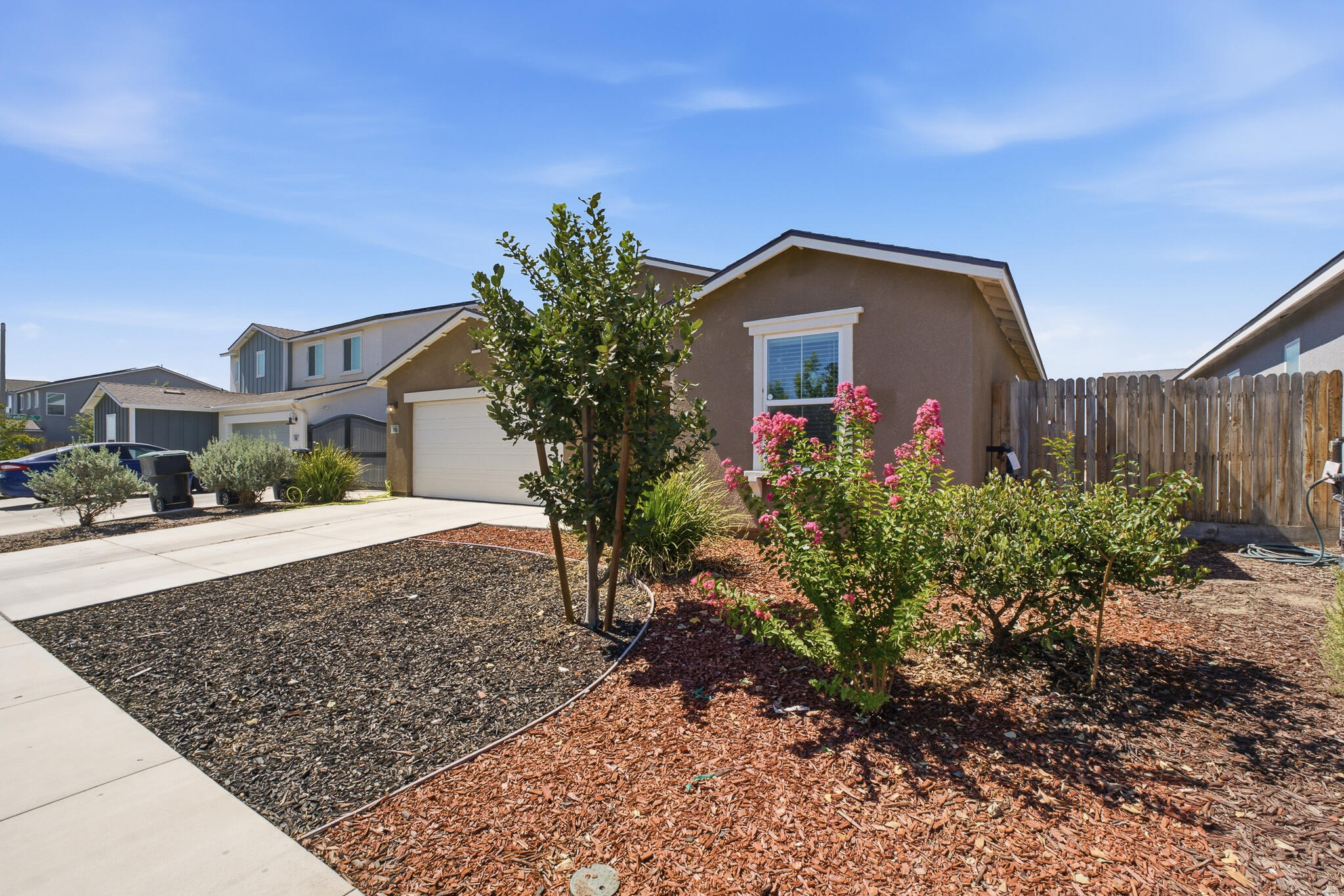 1018 E Elkhorn Ave, Visalia, CA 93292