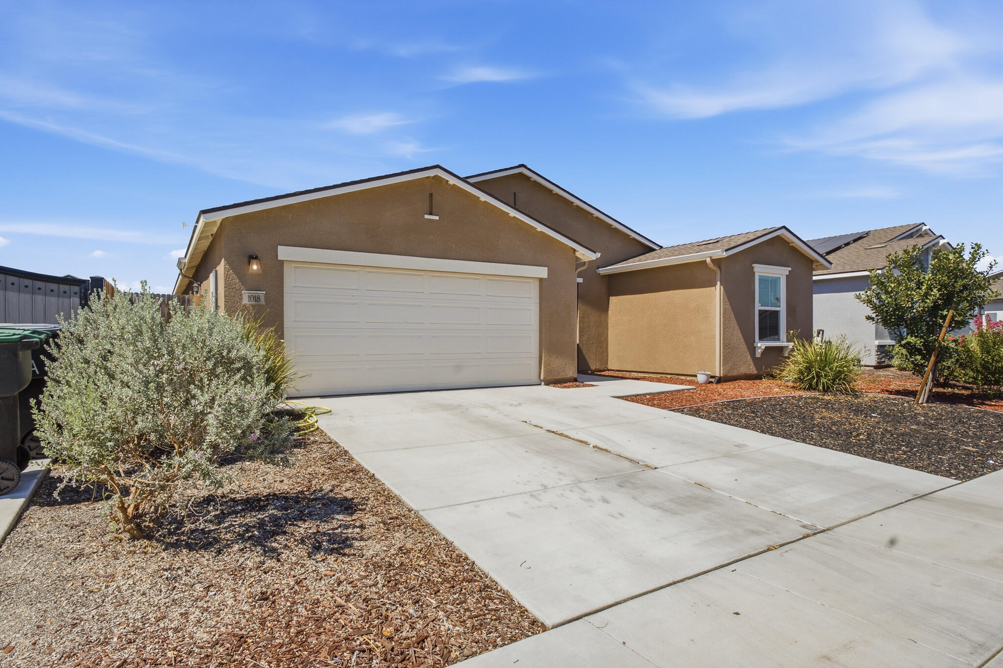 1018 E Elkhorn Ave, Visalia, CA 93292