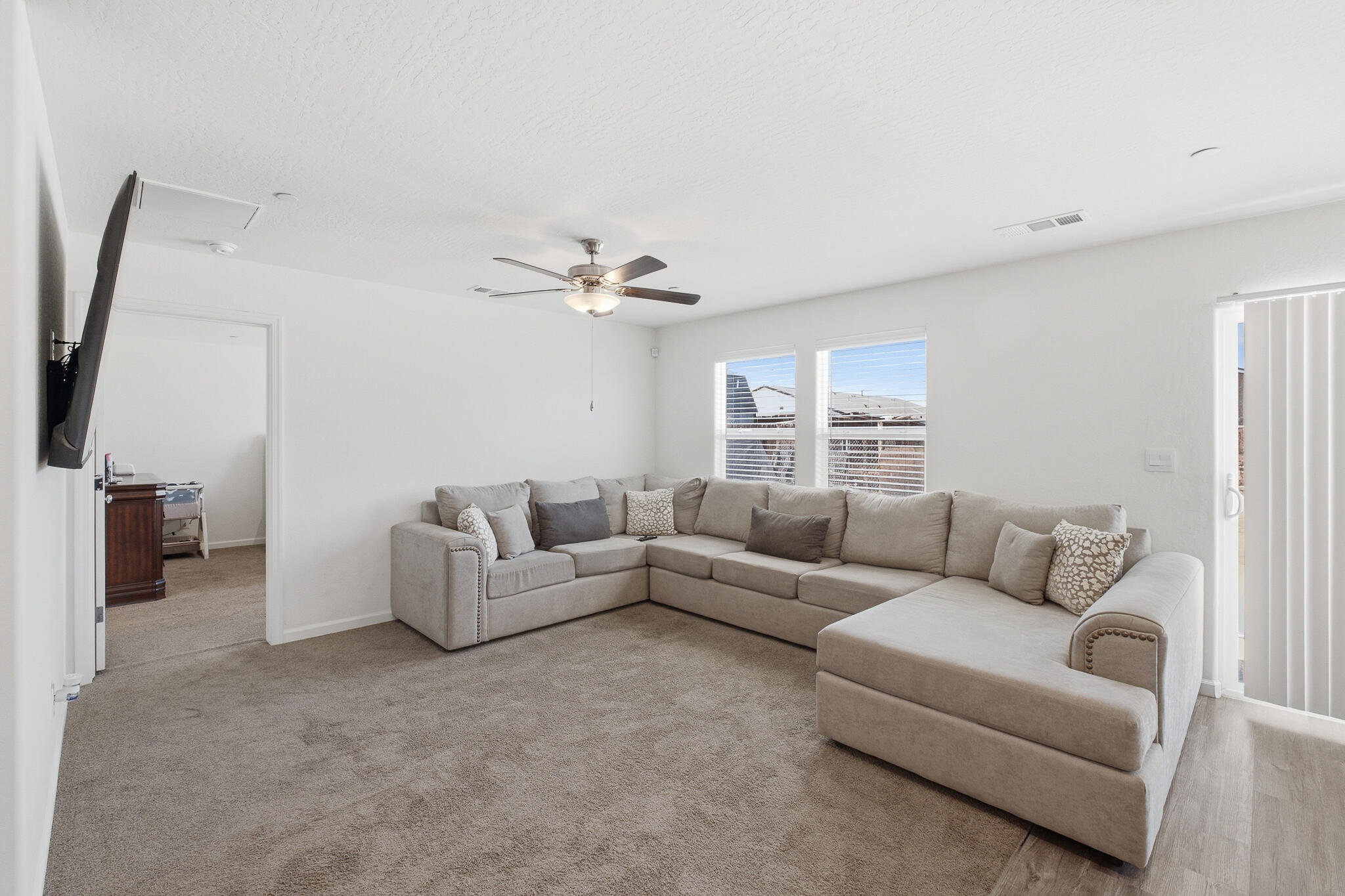 1018 E Elkhorn Ave, Visalia, CA 93292