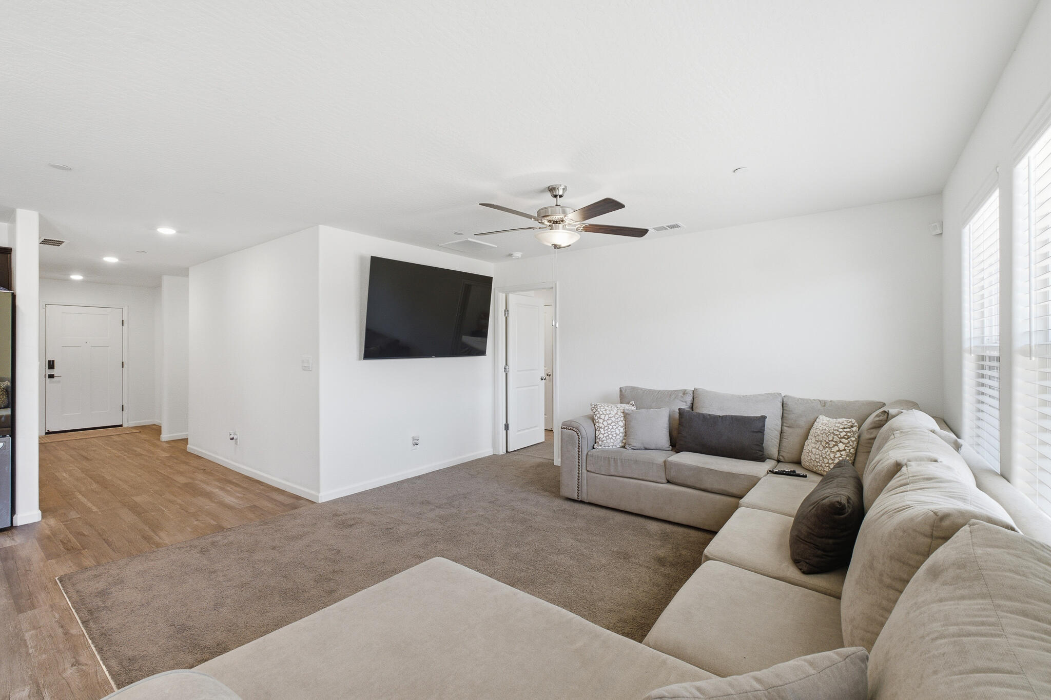 1018 E Elkhorn Ave, Visalia, CA 93292