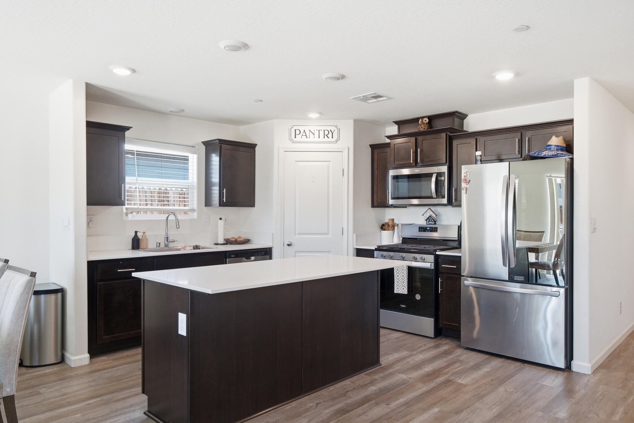 1018 E Elkhorn Ave, Visalia, CA 93292