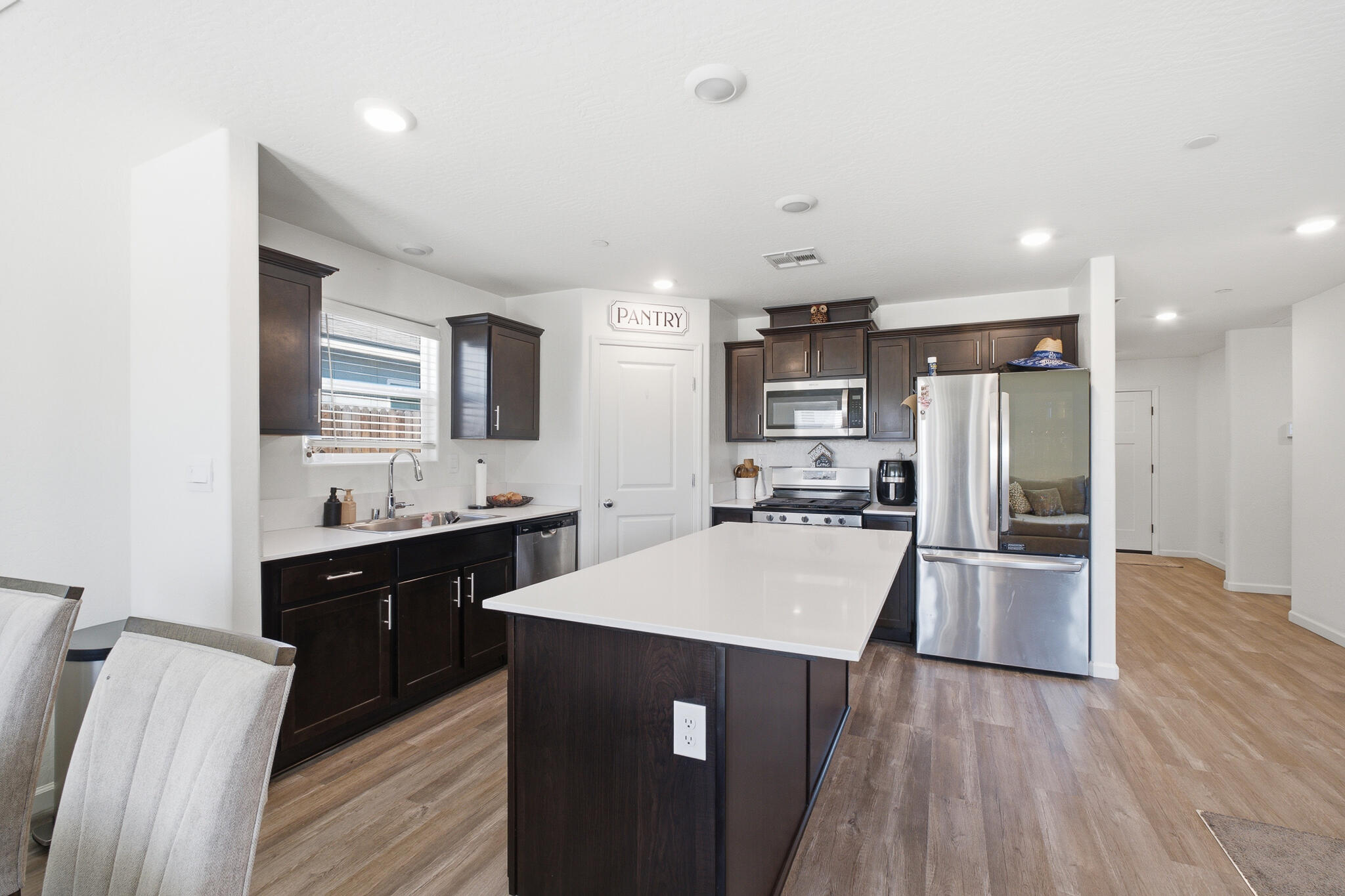 1018 E Elkhorn Ave, Visalia, CA 93292