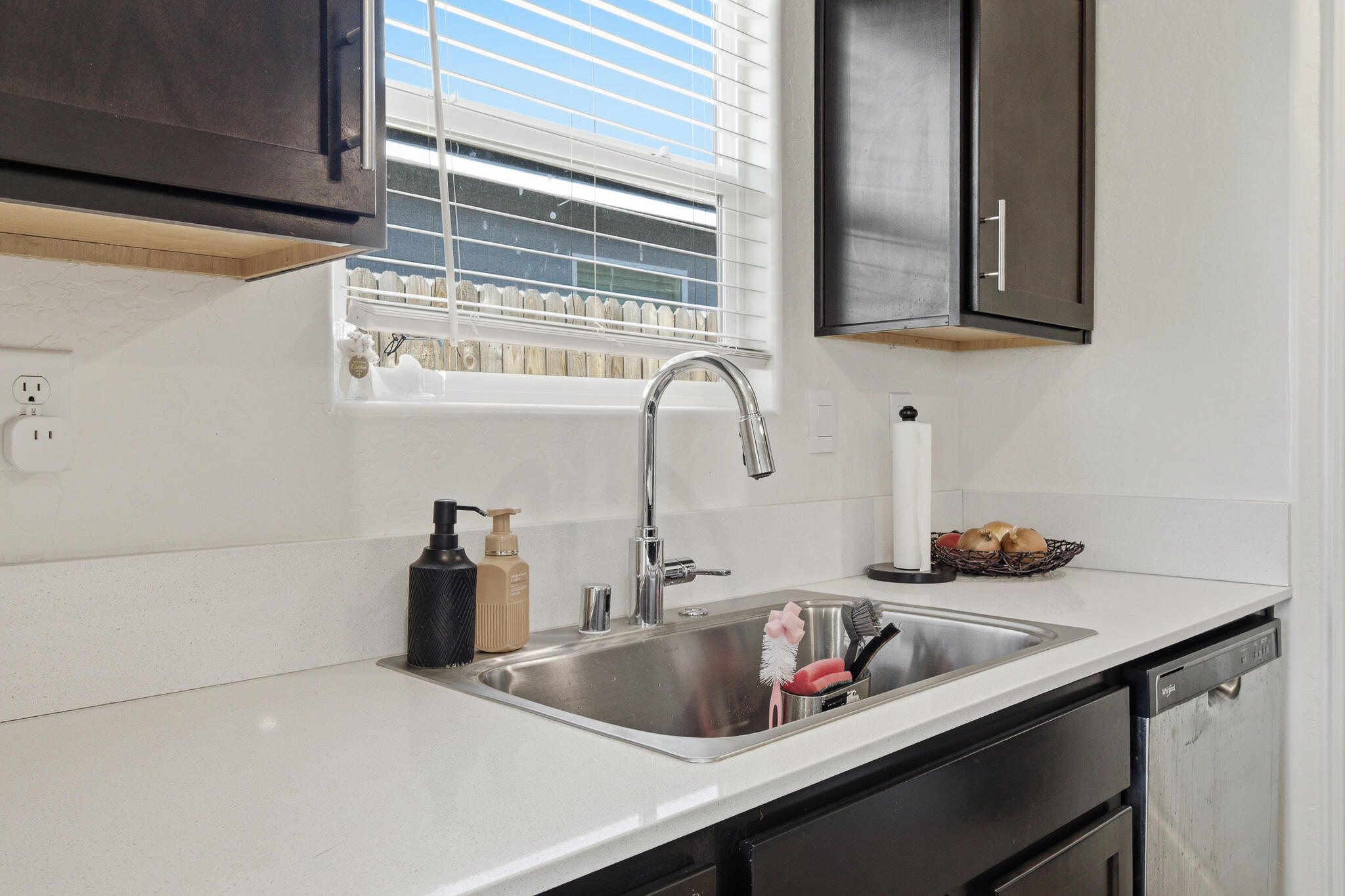 1018 E Elkhorn Ave, Visalia, CA 93292
