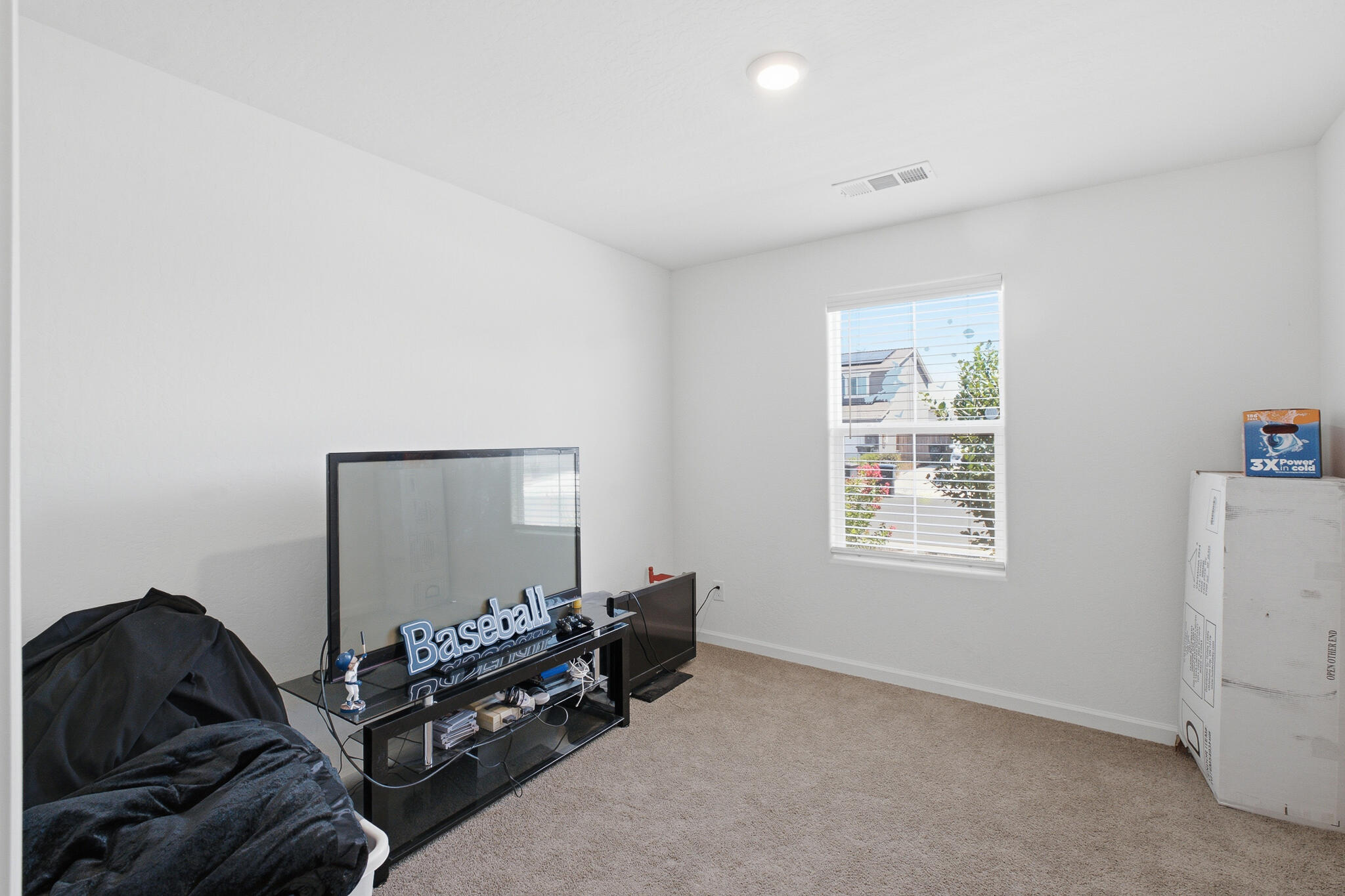 1018 E Elkhorn Ave, Visalia, CA 93292