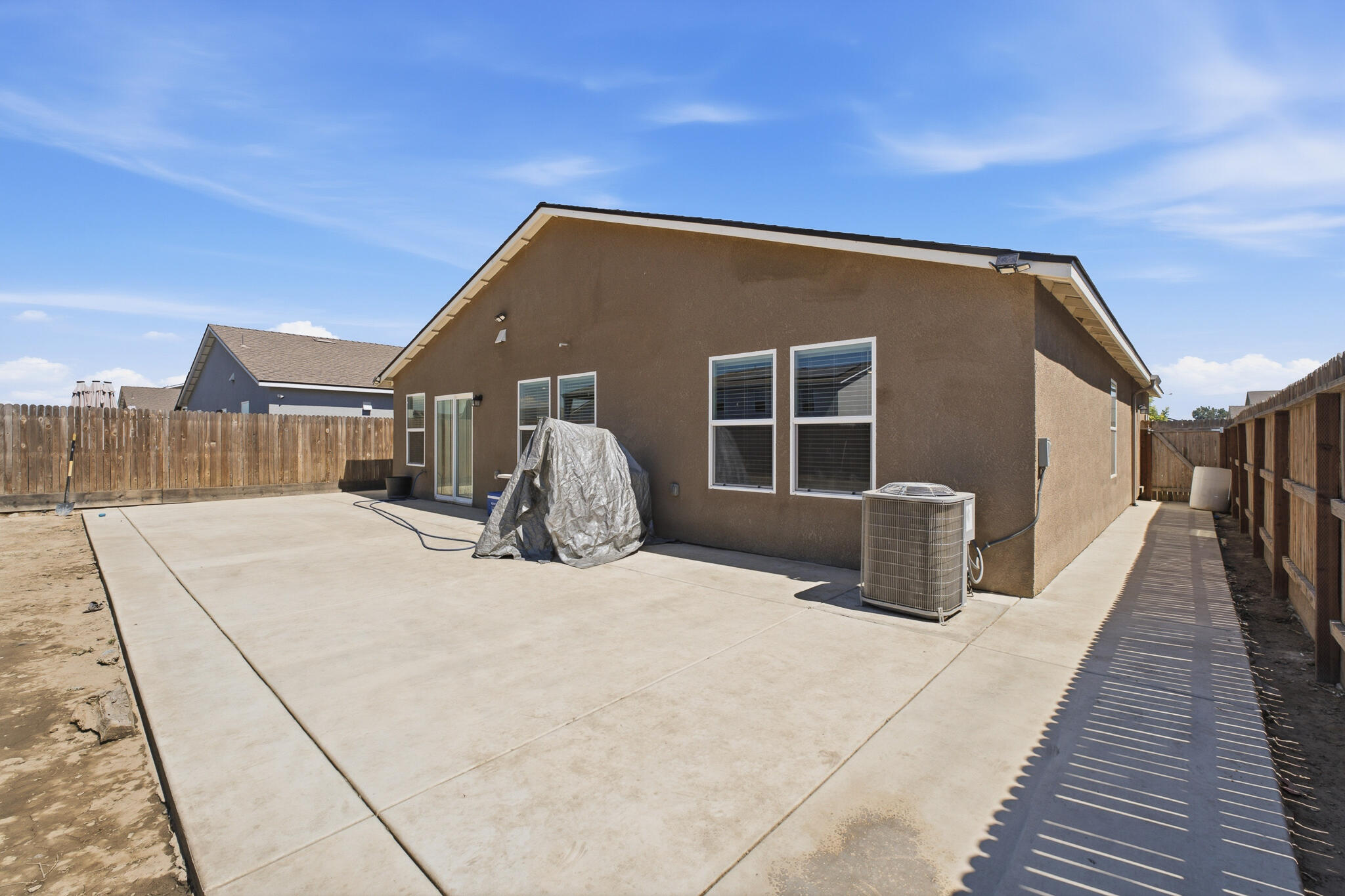 1018 E Elkhorn Ave, Visalia, CA 93292