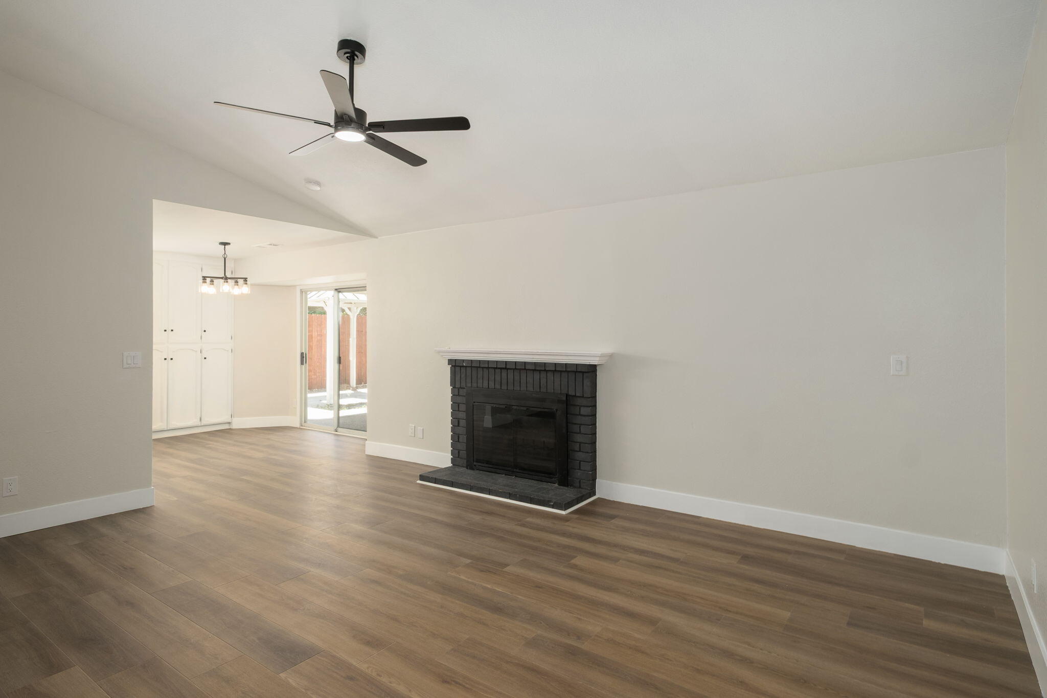 893 E Decatur Ave, Fresno, CA 93720