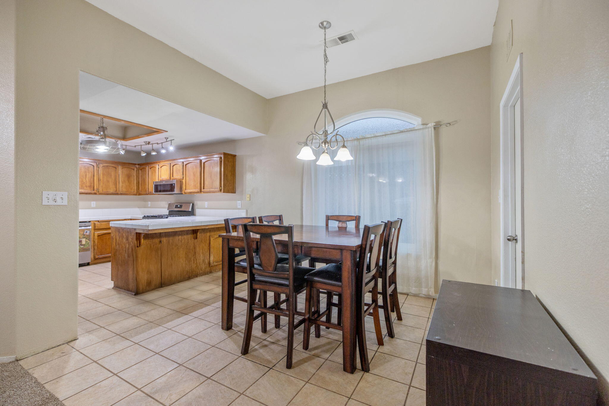 10620 Tivoli Ct, Bakersfield, CA 93311