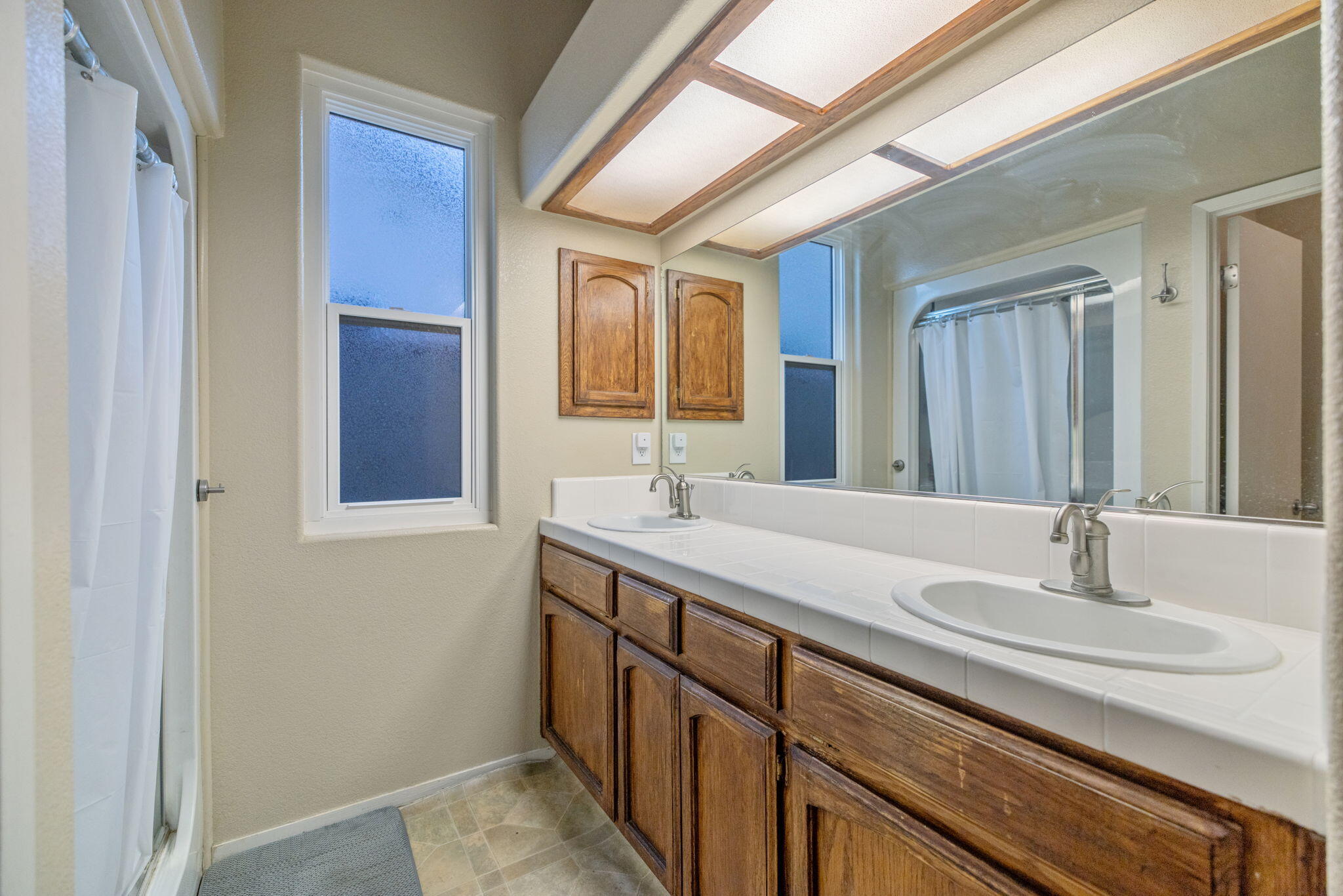 10620 Tivoli Ct, Bakersfield, CA 93311