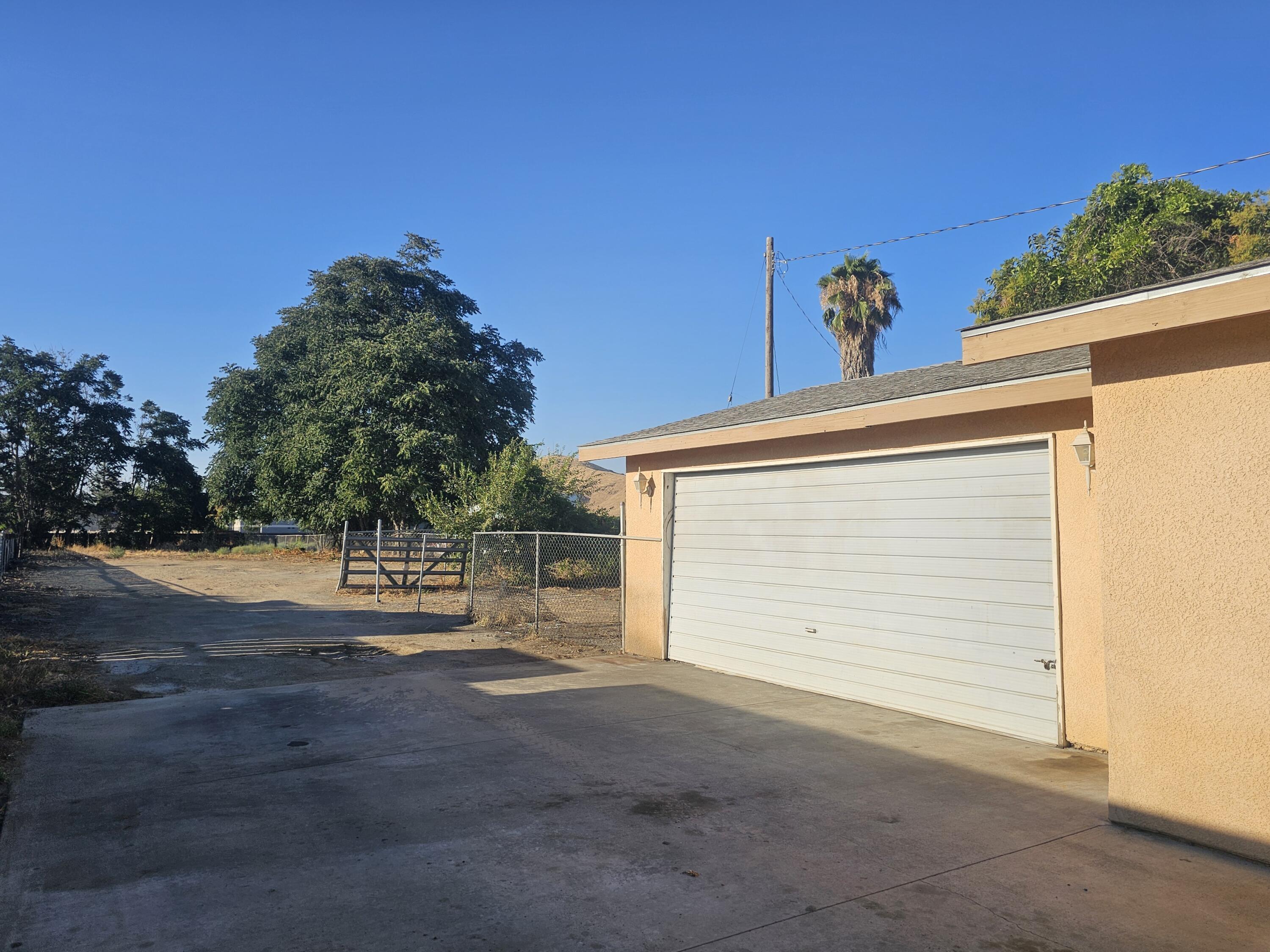 1104 W Westfield Ave, Porterville, CA 93257