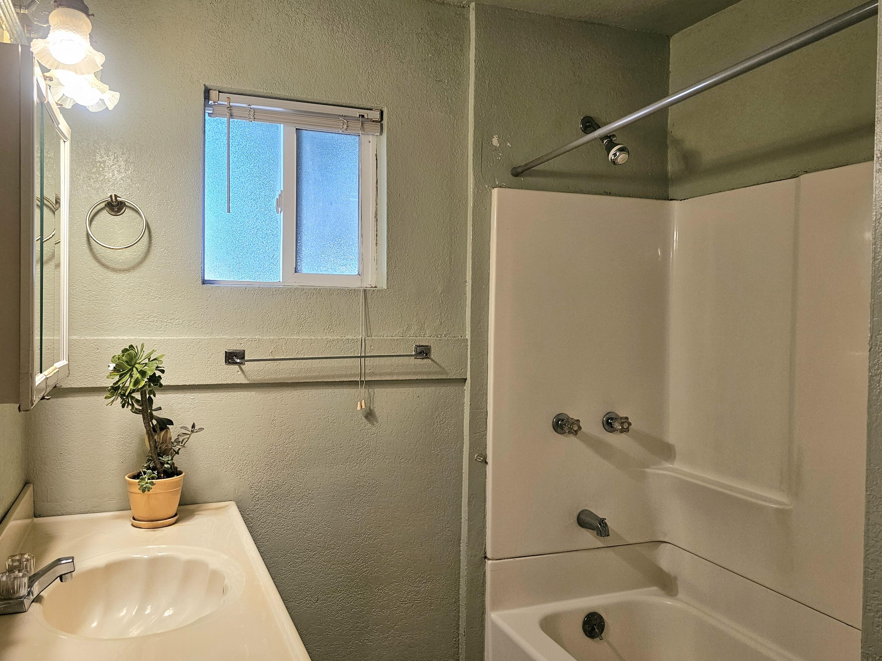 1104 W Westfield Ave, Porterville, CA 93257