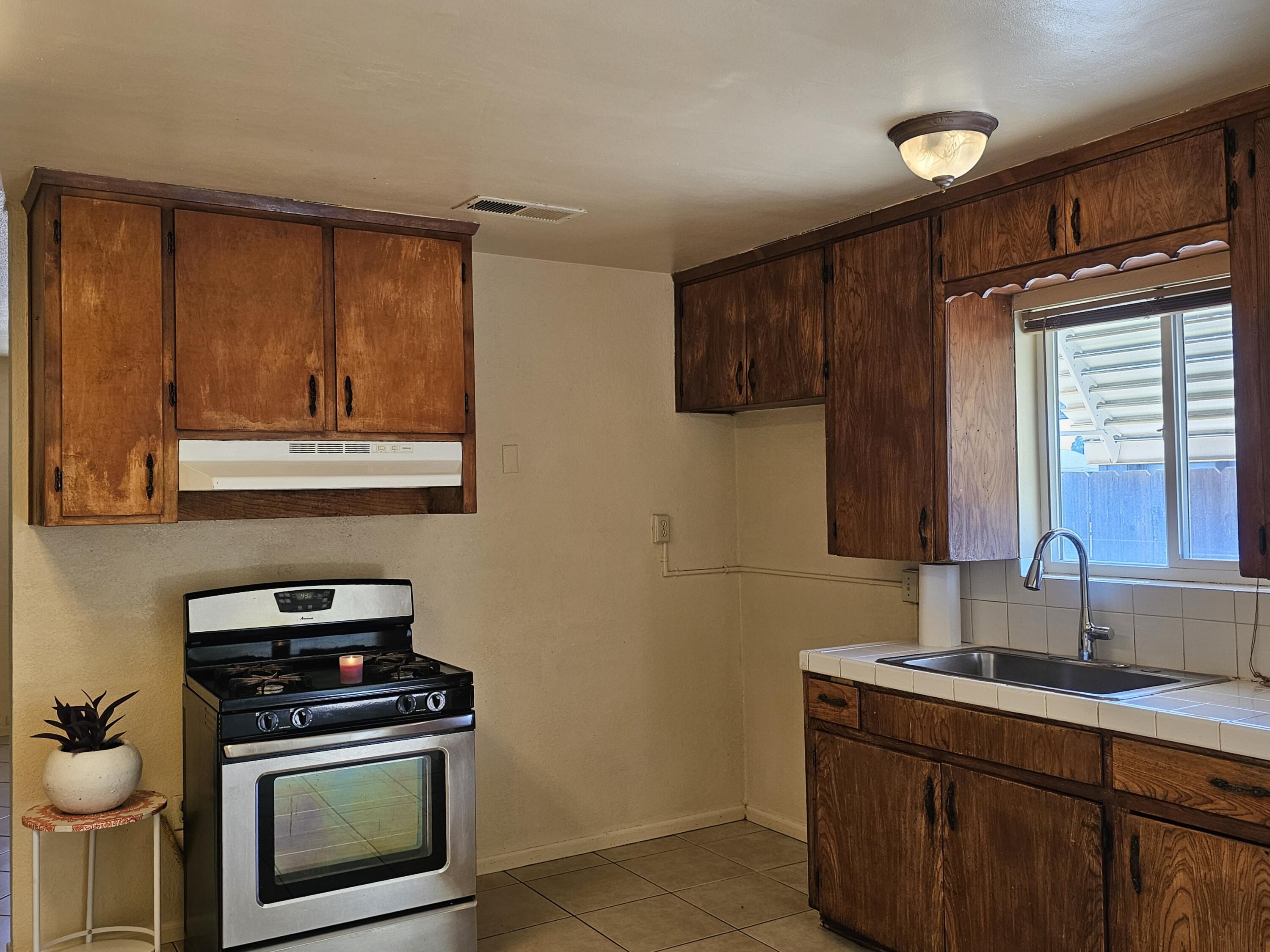 1104 W Westfield Ave, Porterville, CA 93257