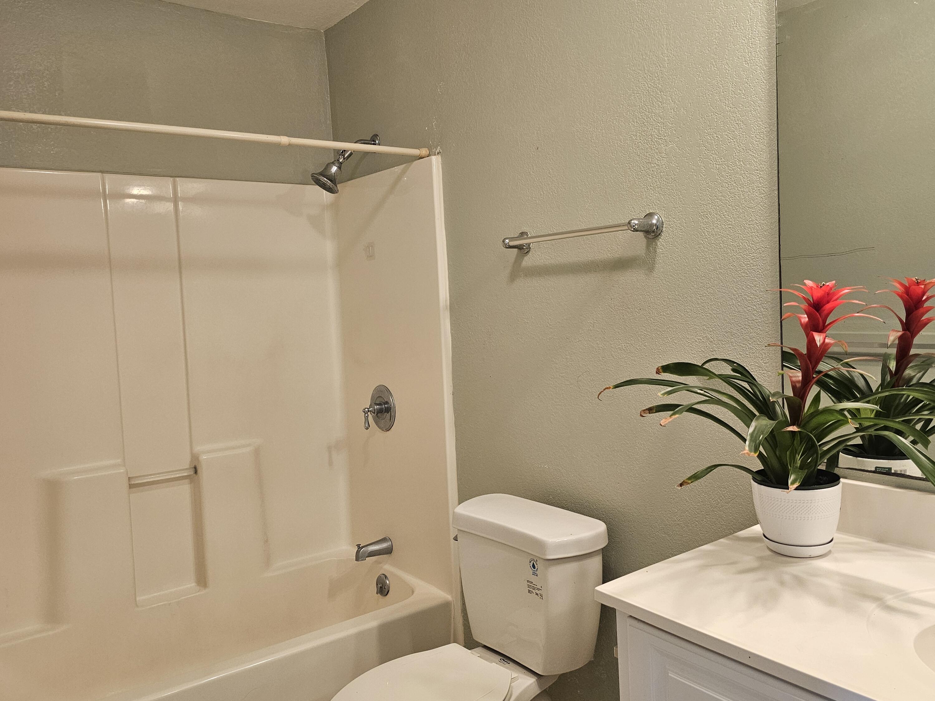 1104 W Westfield Ave, Porterville, CA 93257