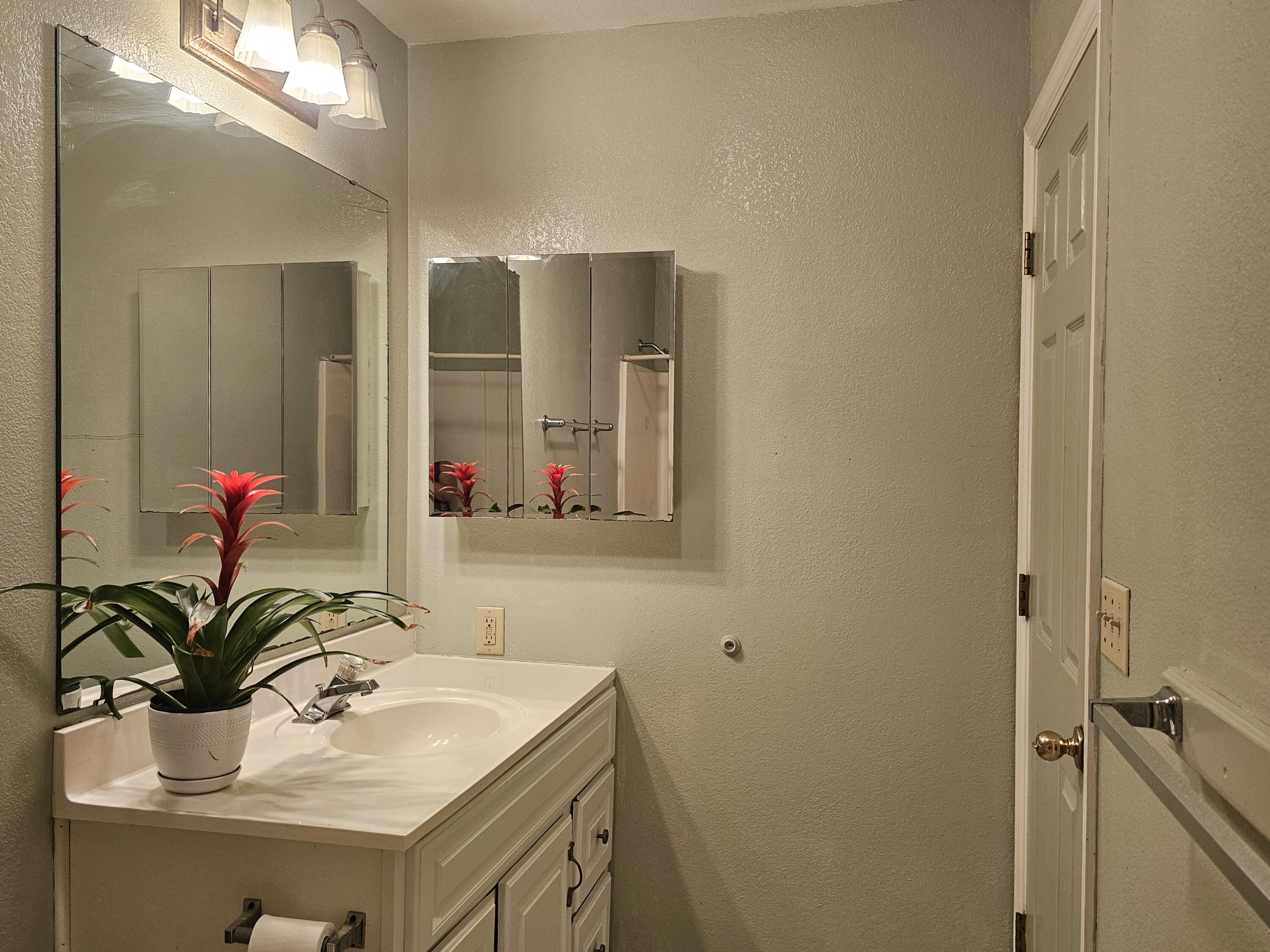 1104 W Westfield Ave, Porterville, CA 93257