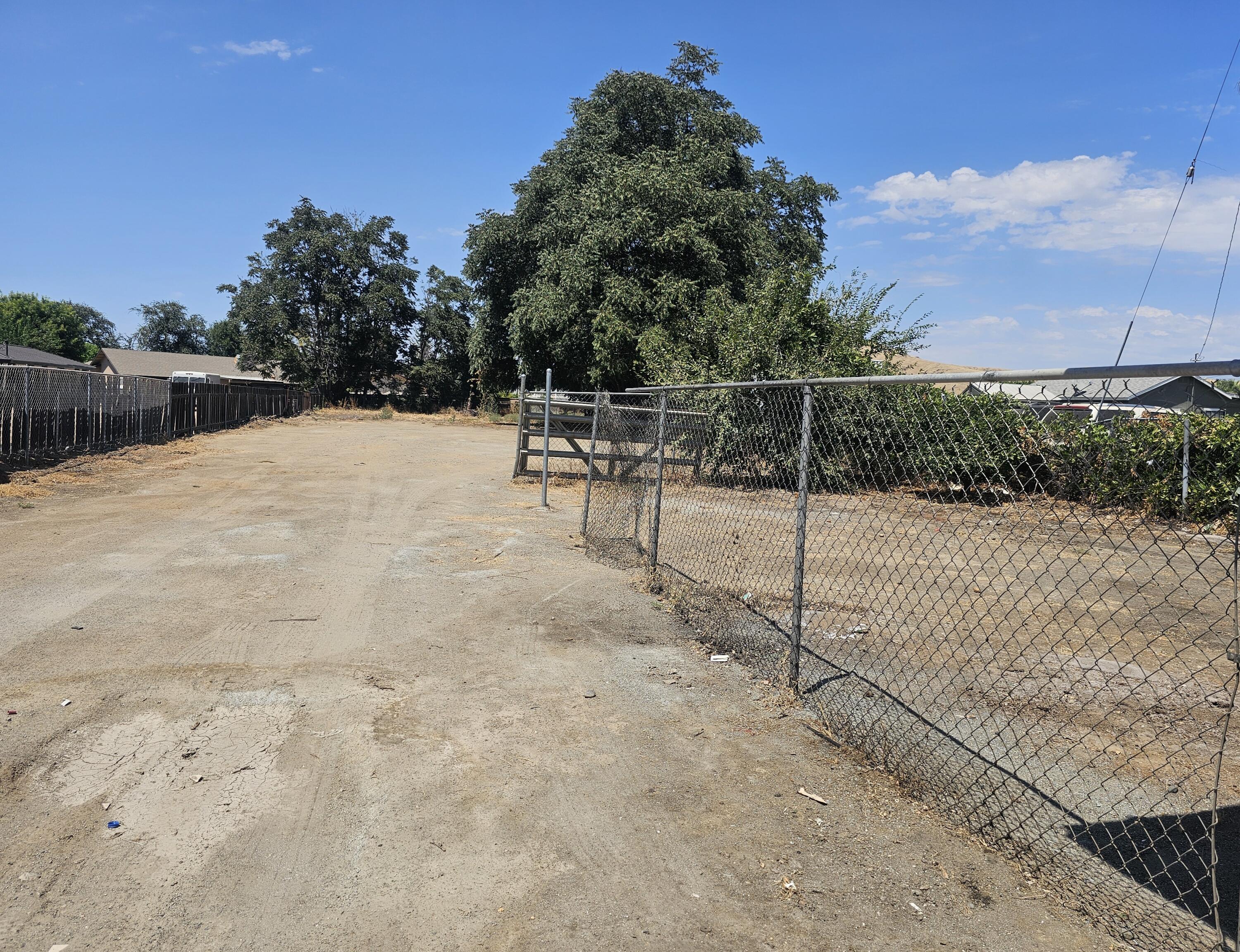 1104 W Westfield Ave, Porterville, CA 93257